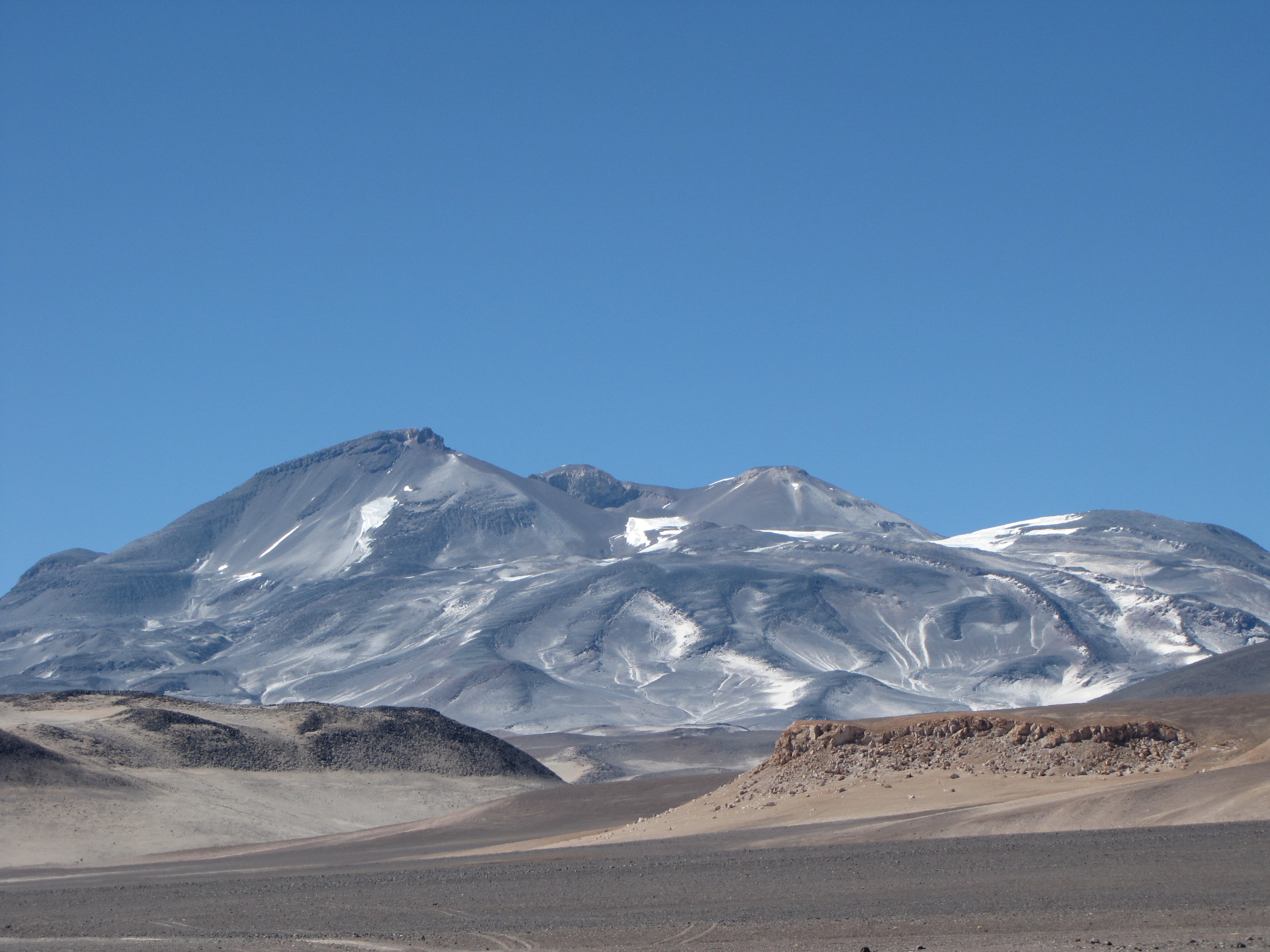 Ojos del Salado on the Argentina-Chile border, the world's highest volcano at 6,893 m (22,615 ft).