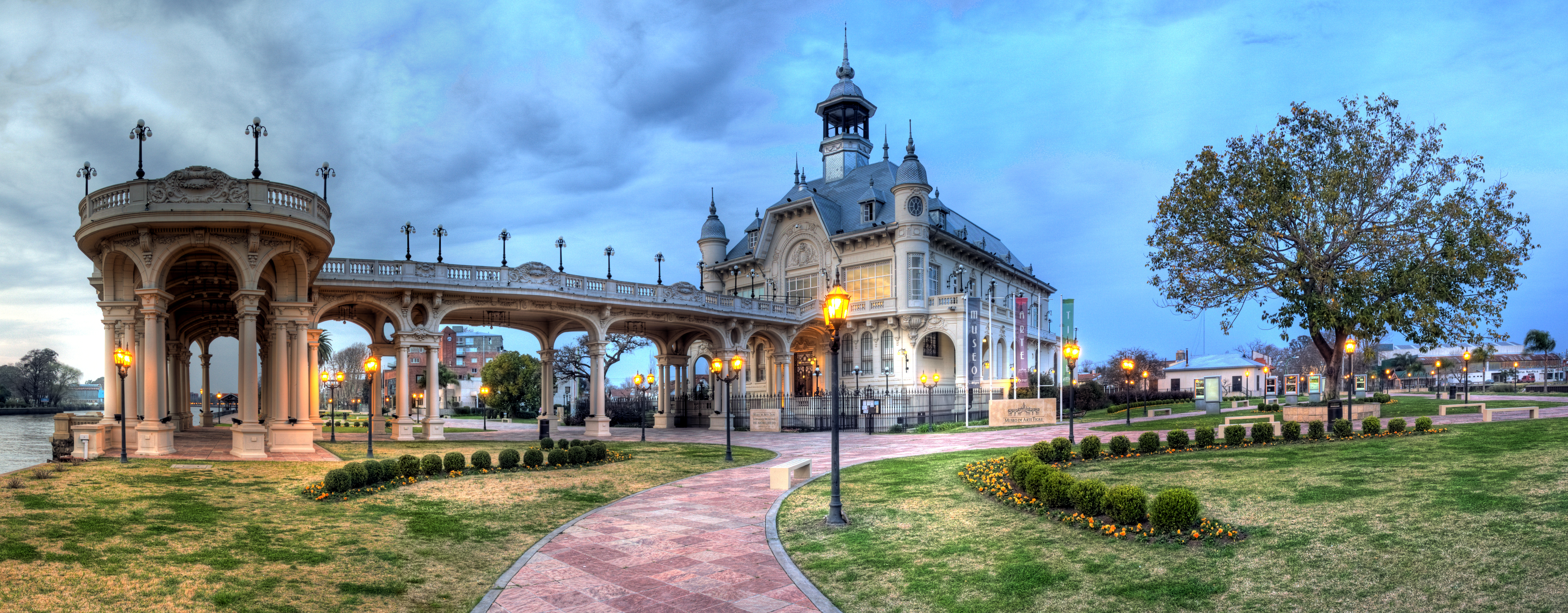 Formerly a hotel, now converted to Art Museum.