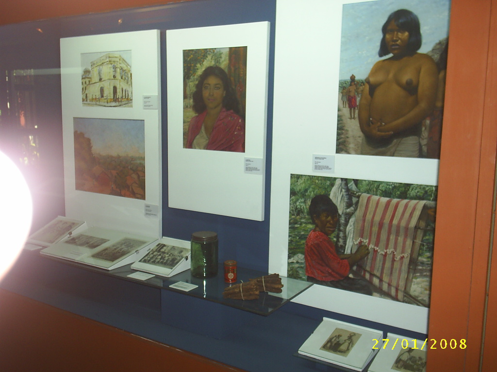 Pinturas y objetos varios