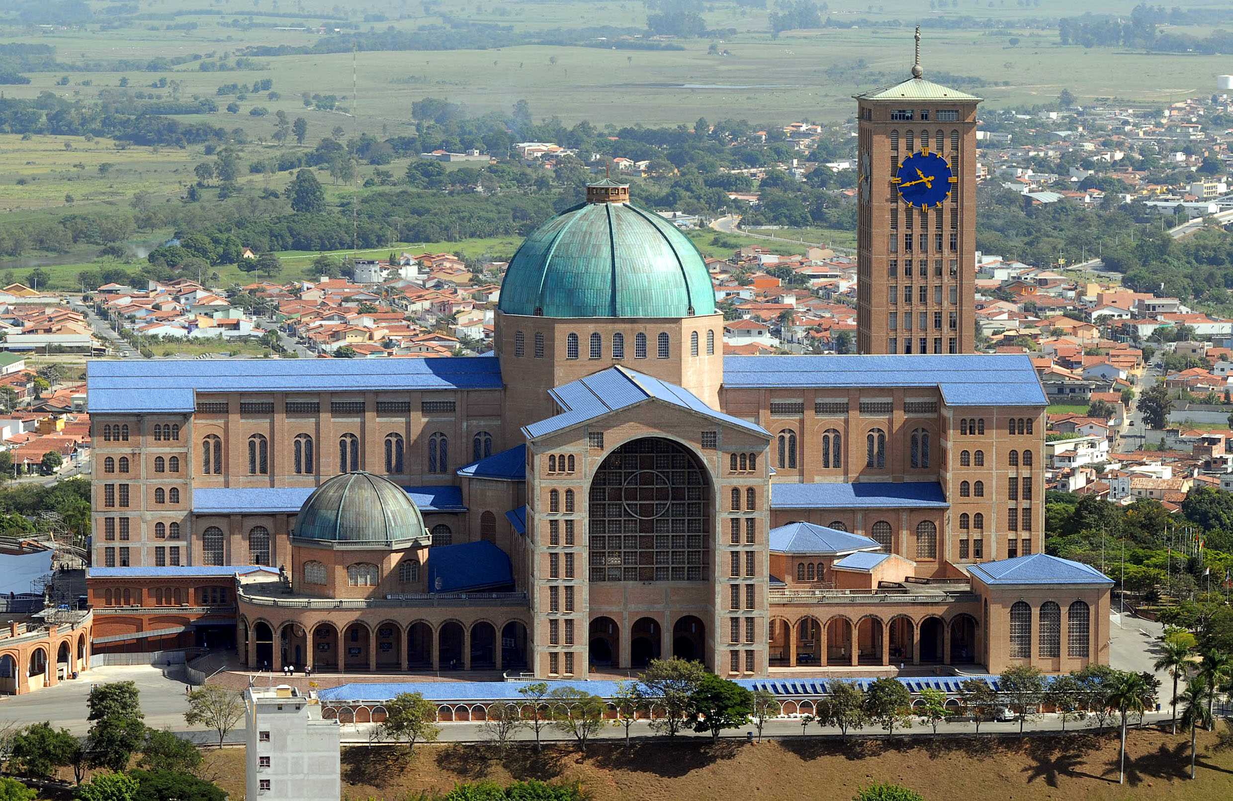 Santuário Nacional de Aparecida, localizado em Aparecida, SP - Brasil.National Sanctuary of Aparecida, located in Aparecida, SP - Brazil.