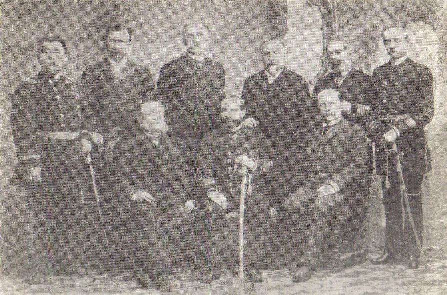 Junta de Gobierno de Iquique de 1891. Ministerio y colaboradores. de izquierda a derecha de pie General Estanislao del Canto, a cargo del ejército Constitucional; Joaquin Walker Martínez, Ministro de Relaciones Exteriores; Manuel José Irarrázaval, Ministro del Interior; Isidoro Errázuriz, Ministro de Justicia e Instrucción Pública; Gregorio Urrutia, Asesor del Ejército; General Adolfo Holley, Ministro de Guerra. Sentados de izquierda a derecha, los miembros de la junta de gobierno: Waldo Silva Palma, Vicepresidente del Senado; Capitán de Navío Jorge Montt, Presidente de la Junta; Ramón Barros Luco, Presidente de la Camara de Diputados.
