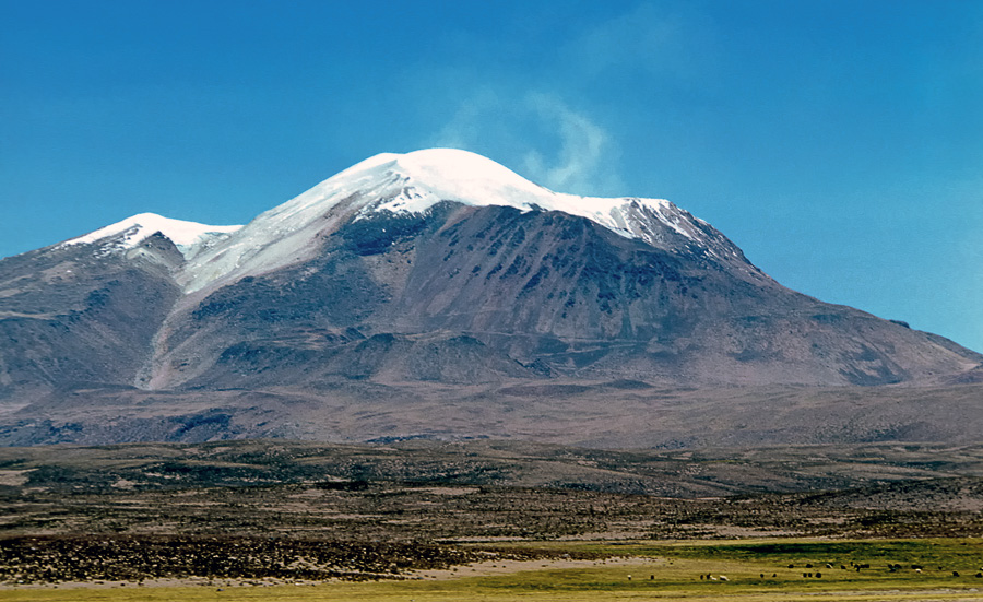 Fumarole activity can be observed in the crater of Guallatiri, while underground noises are also quite common.