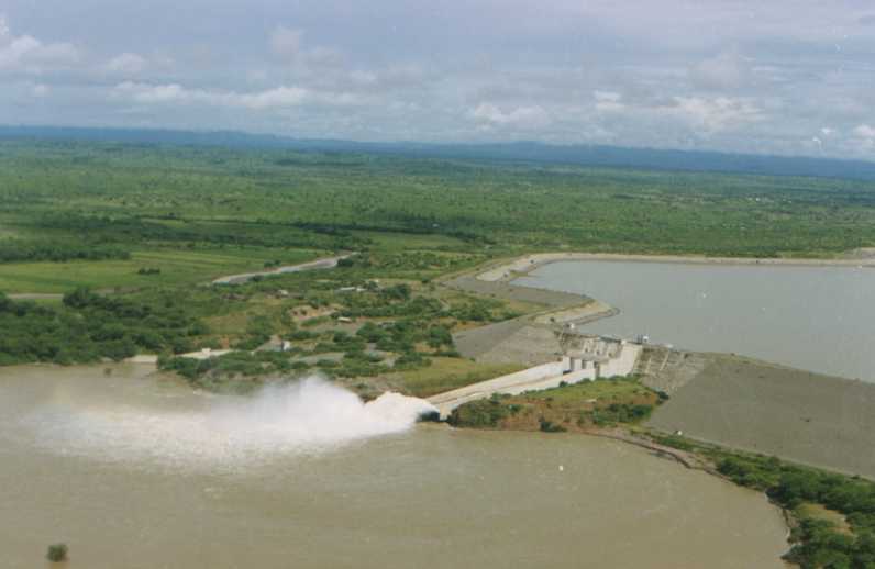 Represa de Poechos, en el río Chira, en el norte del Perú