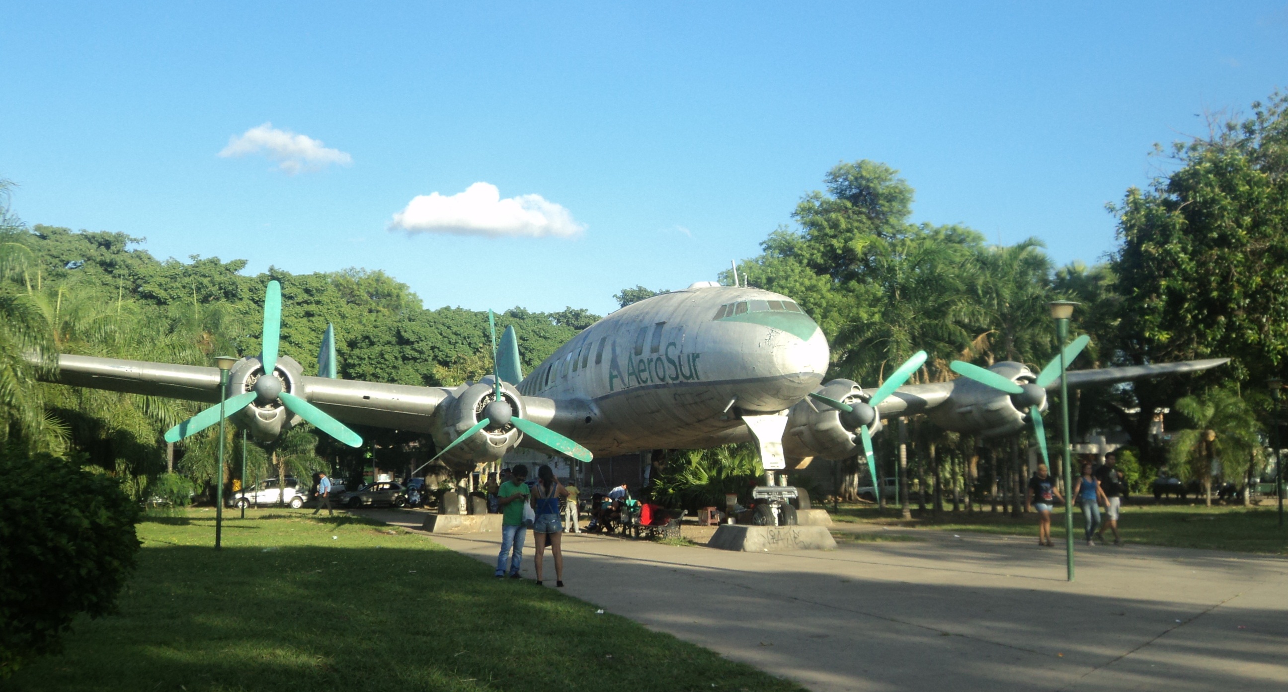 Un Lockheed Constellation que se encuentra en Santa Cruz, Bolivia