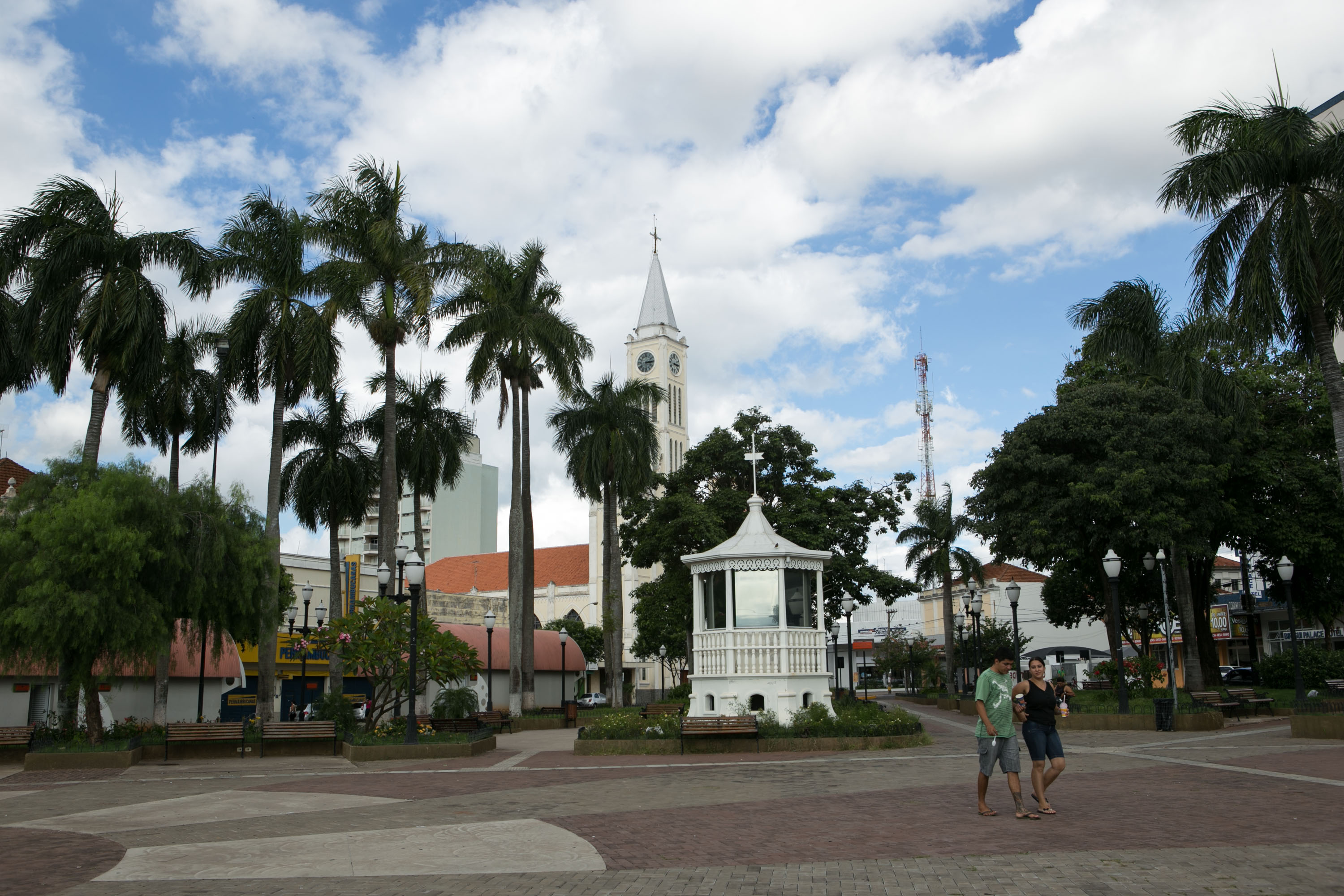 Praça Dr. Gama, marco central da cidade de Birigui, no interior do estado de São Paulo.