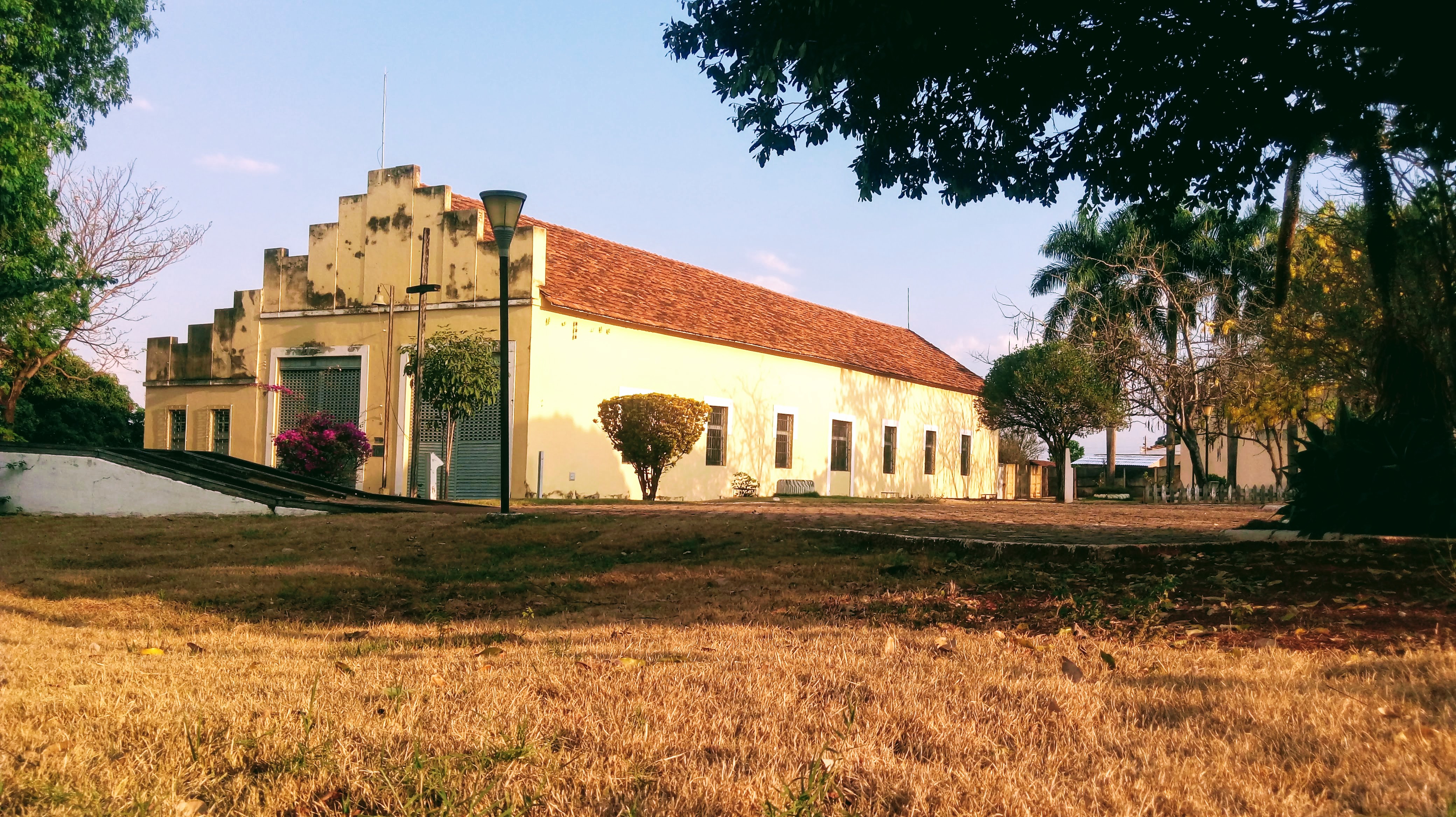 Founded in 1989, the museum is located in a building that used to be a mechanical workshop for locomotives of railway in Goiás, Brazil. It is listed as historical and cultural heritage of Goiás and its collection comprises two locomotives and many ancient objects about railway history in central region of Brazil.