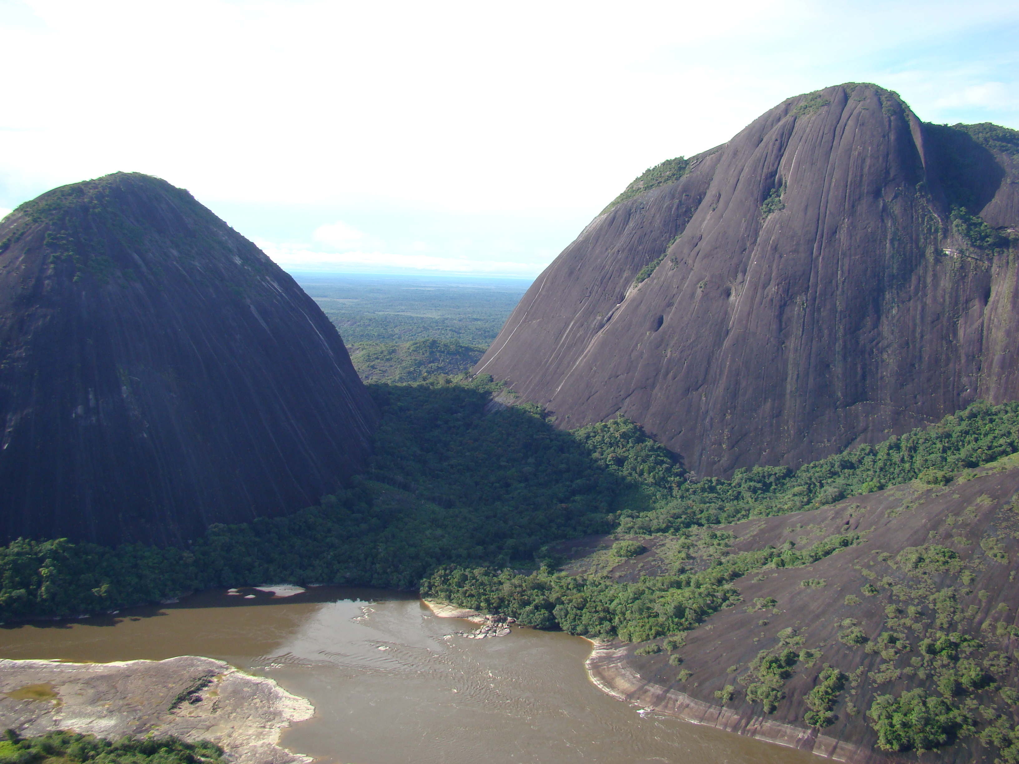 The Cerros de Mavecure, located 50 km south of Inírida, on the river of the same name. From left to right, Cerro Mono (480m) and Cerro Pajarito (712m).