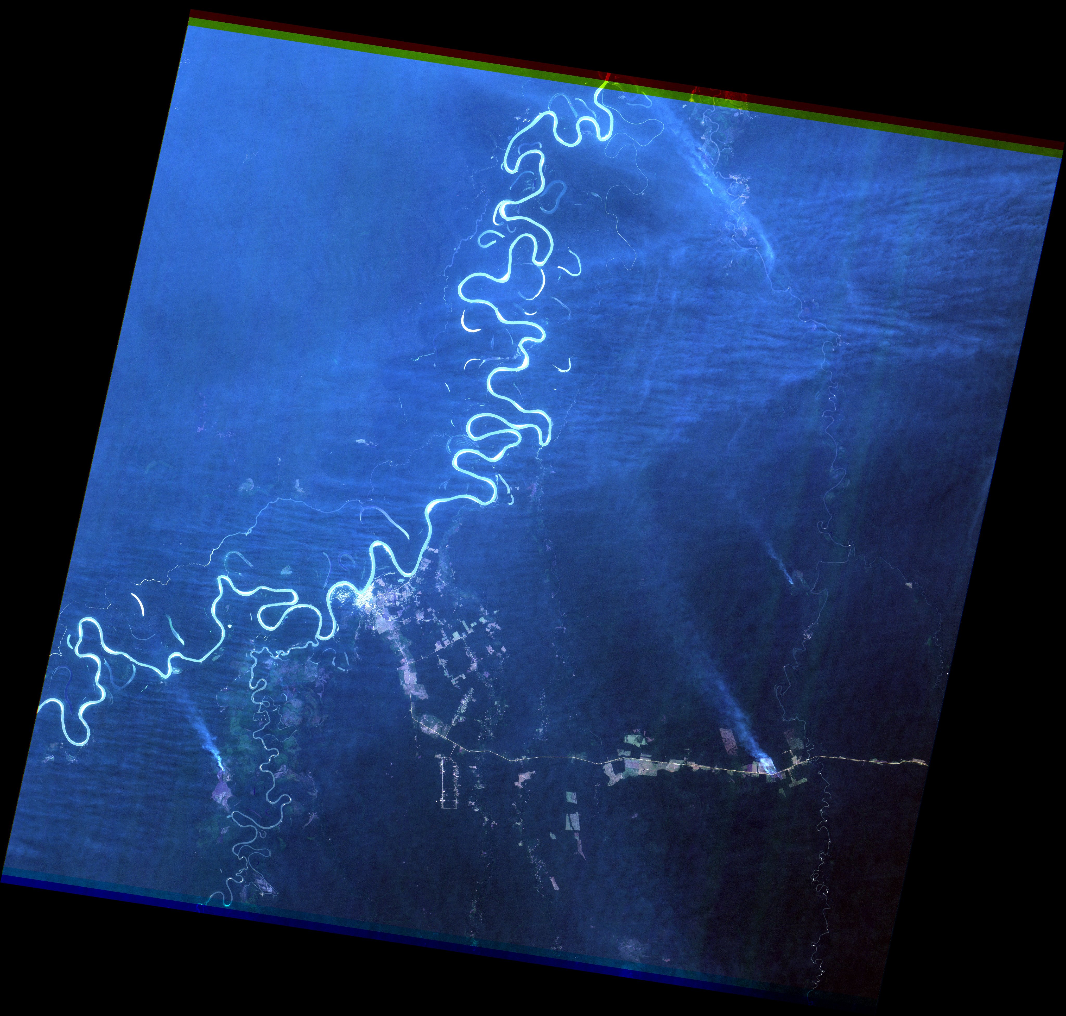 Smoke in forest area around Purus River / Smoke in forest area around Purus River 

Purus River, in yellow, between Canutama and Labrea. The whole image is bluish in color due to the smoke from burning occurring during this dry season in the Amazon S / Purus River, in yellow, between Canutama and Labrea townships. All image in blueish colors, due to several wildfire smoke plumes, happening now on southern Amazonas State seazonal drought.