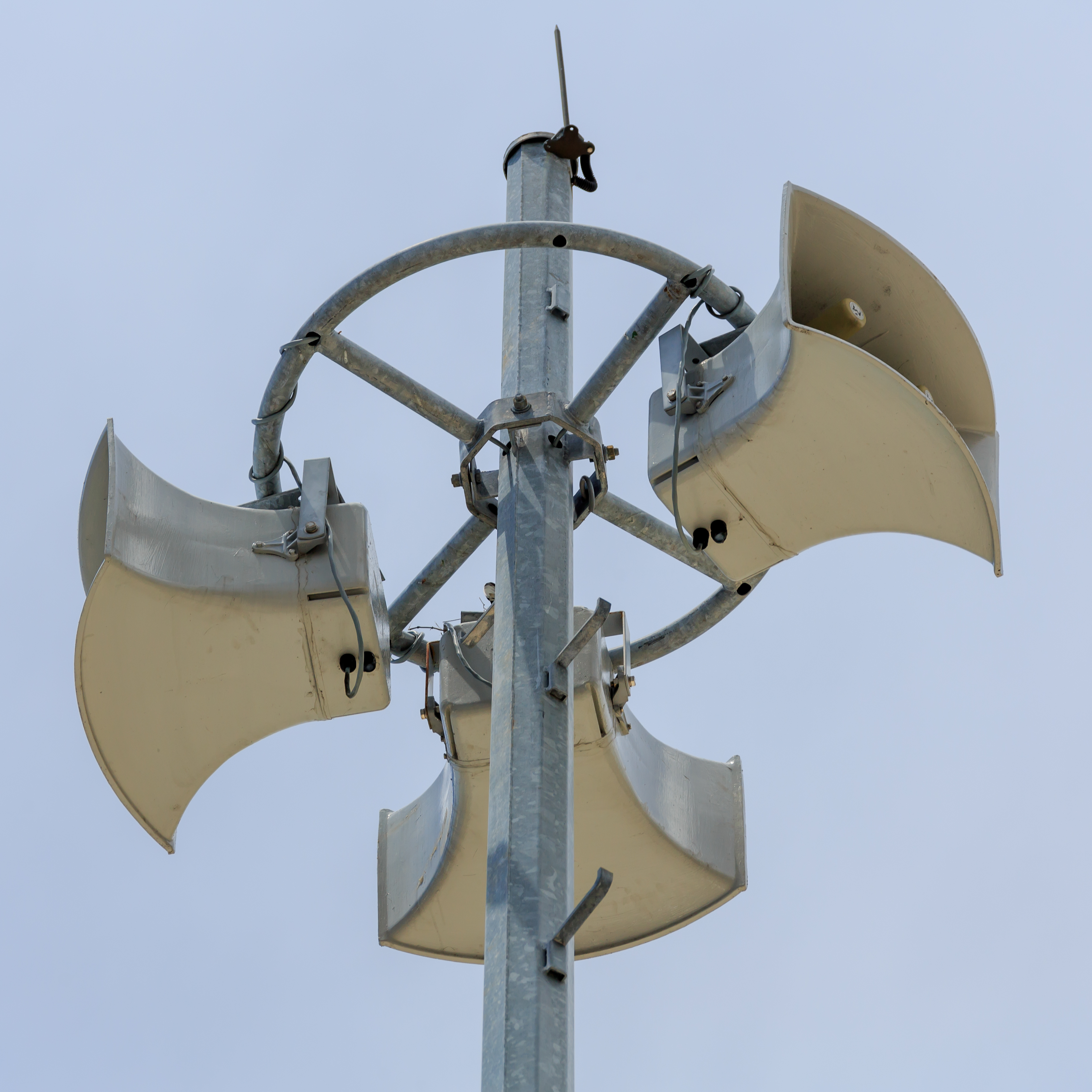 Semporna, Sabah: Sirens of a station of the Malaysian National Tsunami Early Warning System (MNTEWS) in front of the Semporna Mosque