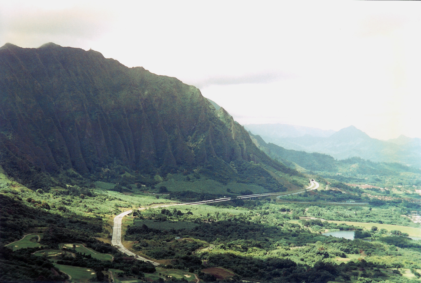 Cliffs of the Koolau Range as seen from the Nuuanu Pali Lookout, Oahu, Hawaii, USA