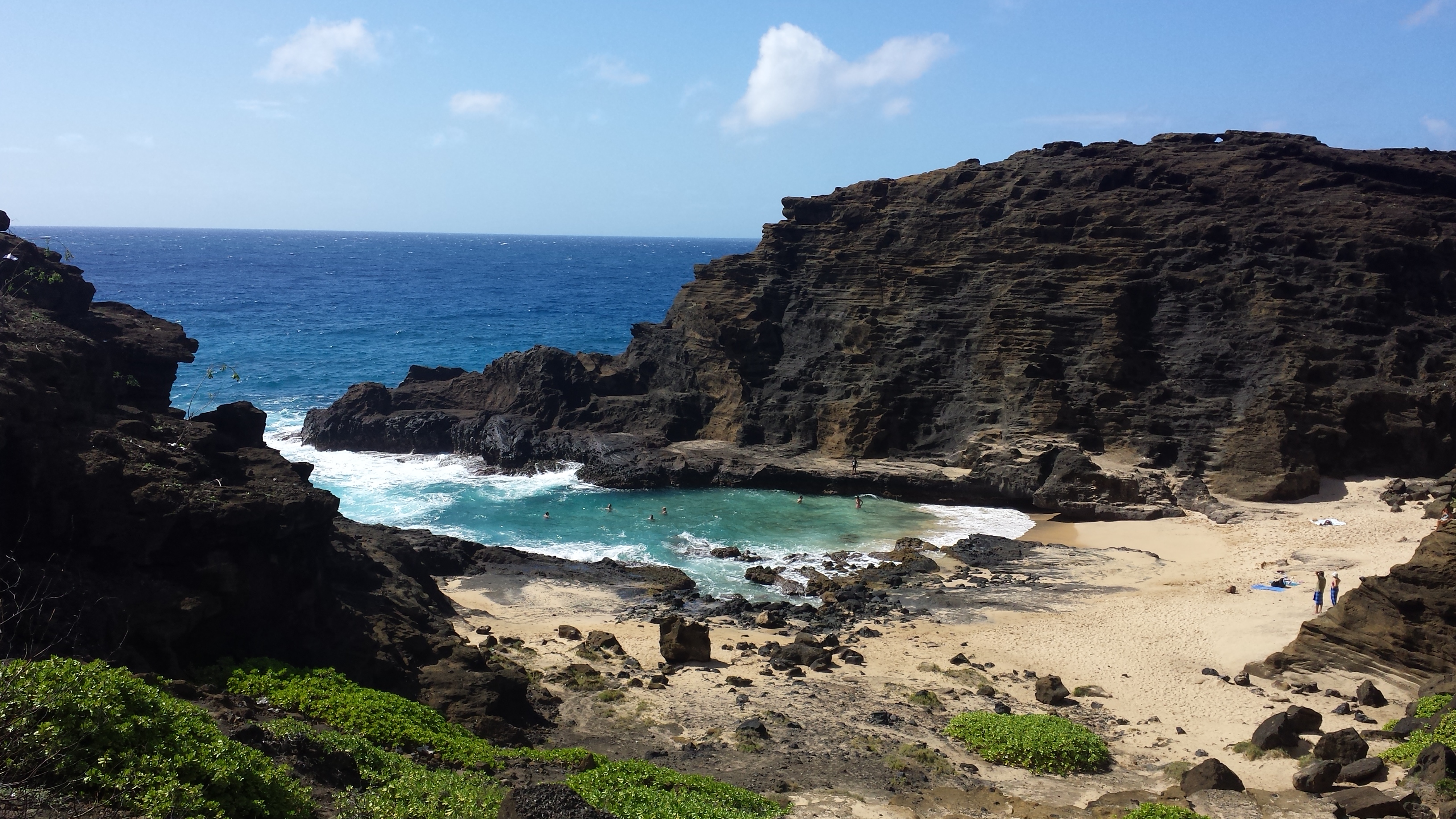 The famous cove next to the Hālona Blowhole lookout. Used in numerous films and music videos