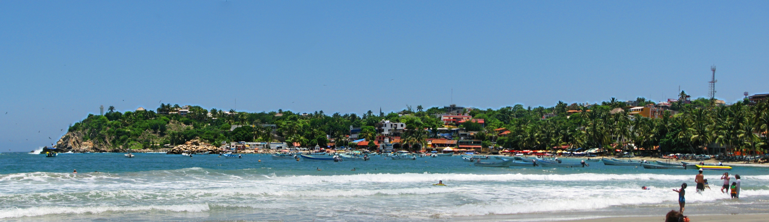 Panoramic photo of Playa Principal in Puerto Escondido, Oaxaca, Mexico