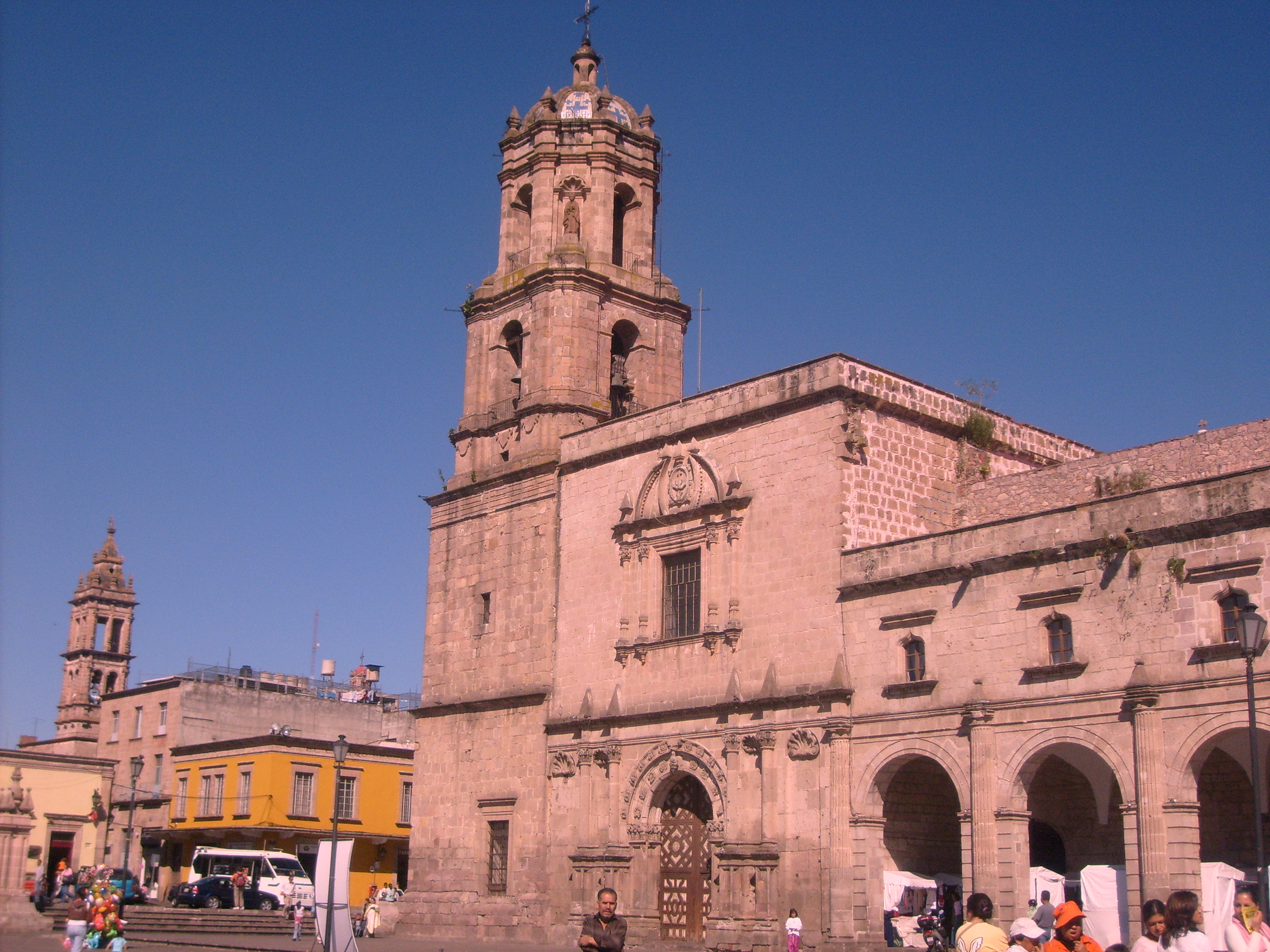 este esel templo de san francisco en la bella cuidad de morelia