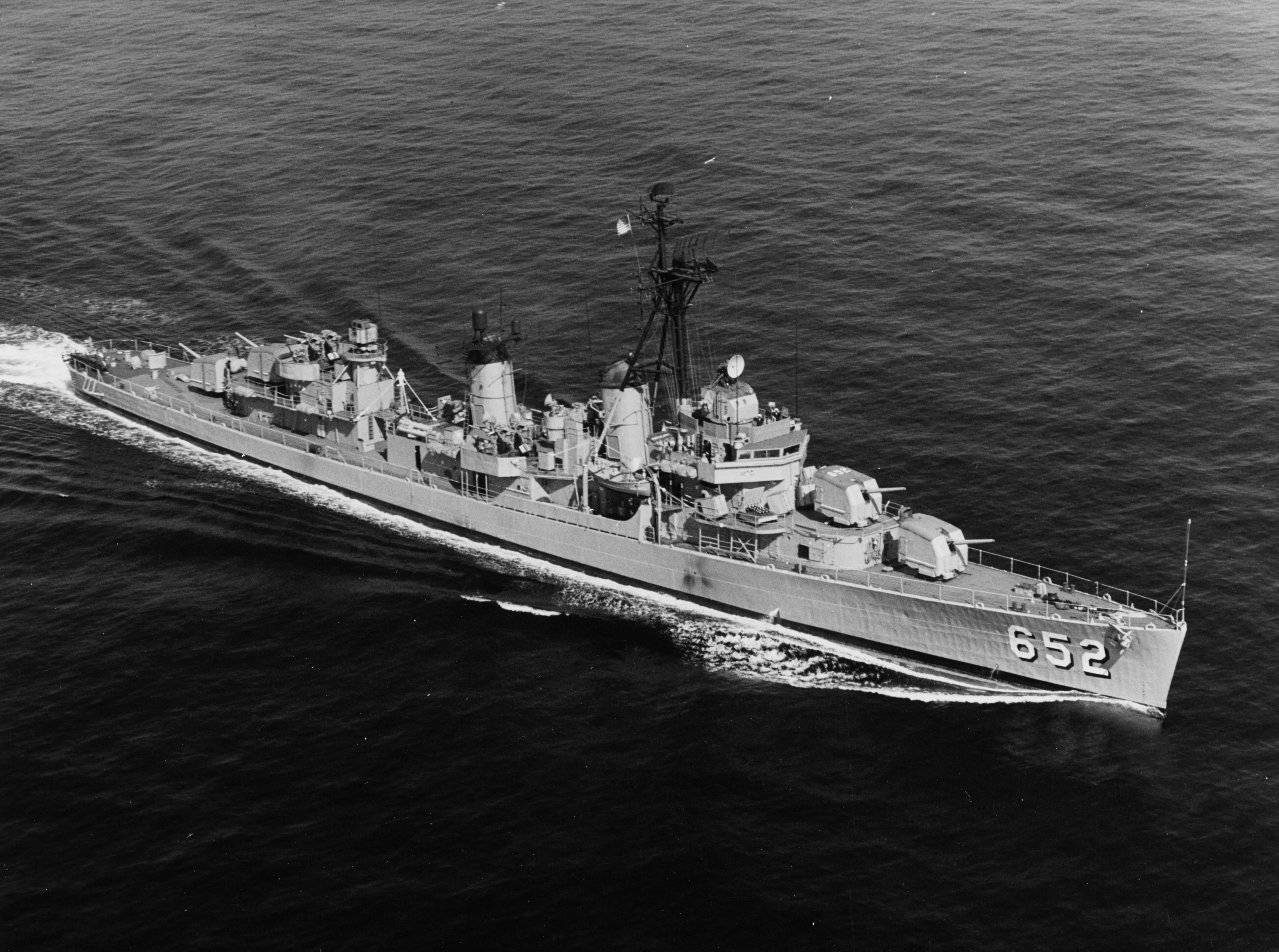 The U.S. Navy destroyer USS Ingersoll (DD-652) underway at sea off the coast of San Diego, California (USA), on 22 October 1966.