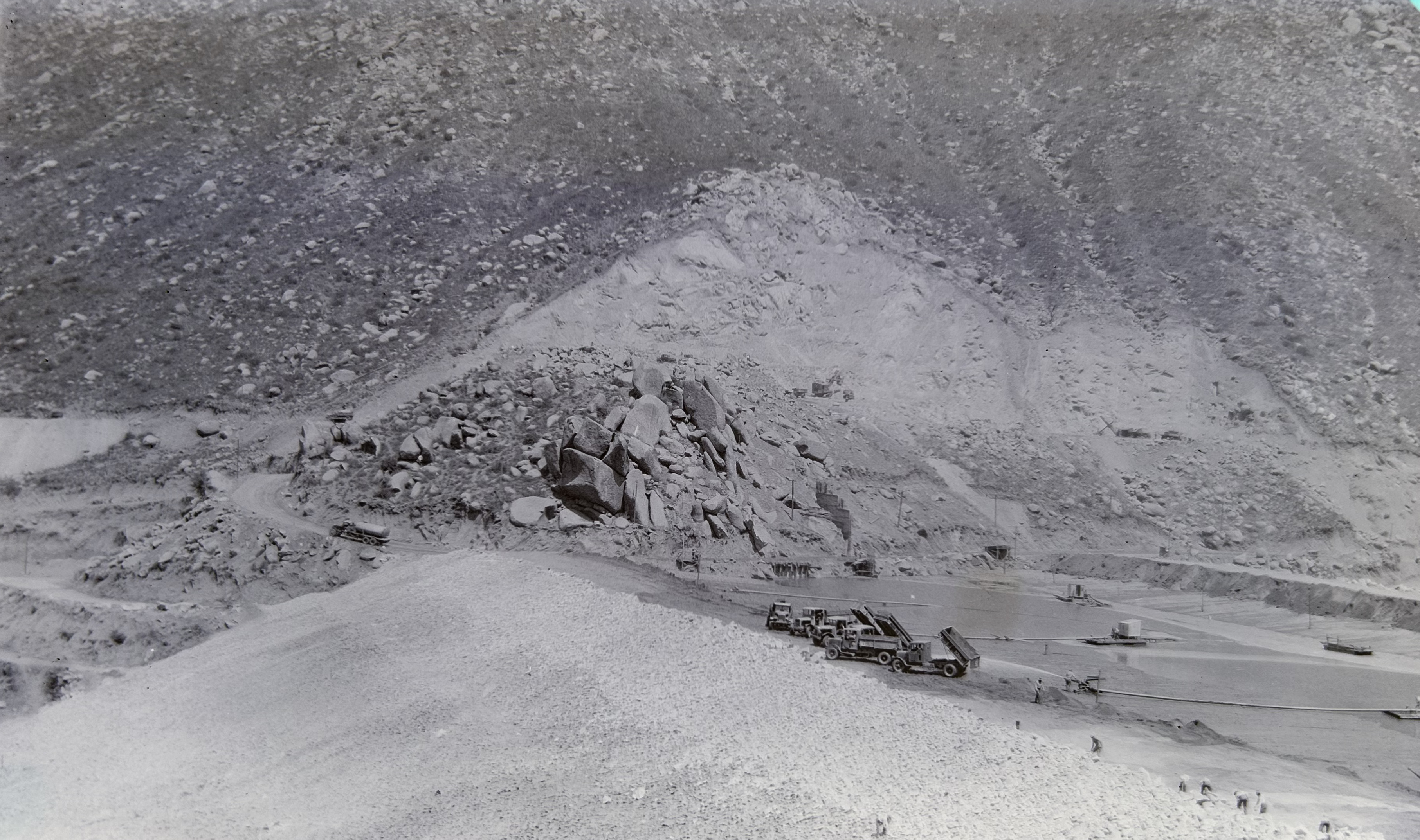 El Capitan Hydraulic fill dam process. Levee and beach building.