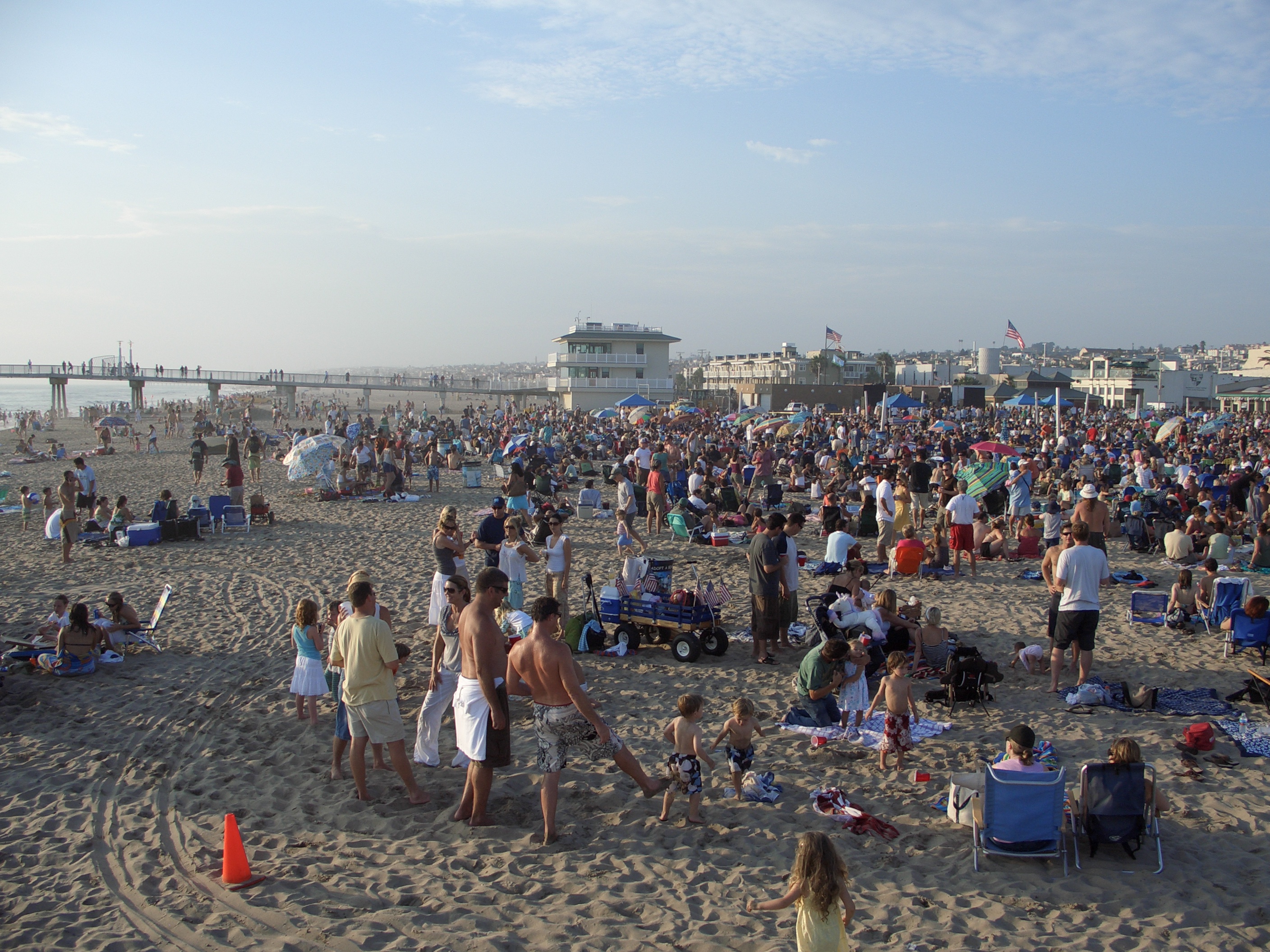 A series of free concerts from bands who perform on the beach while the audience enjoys tailgating and dancing to live music. Typically starts at the end of July. Photograph taken in July of 2006
Photographed and uploaded by user Estrategy