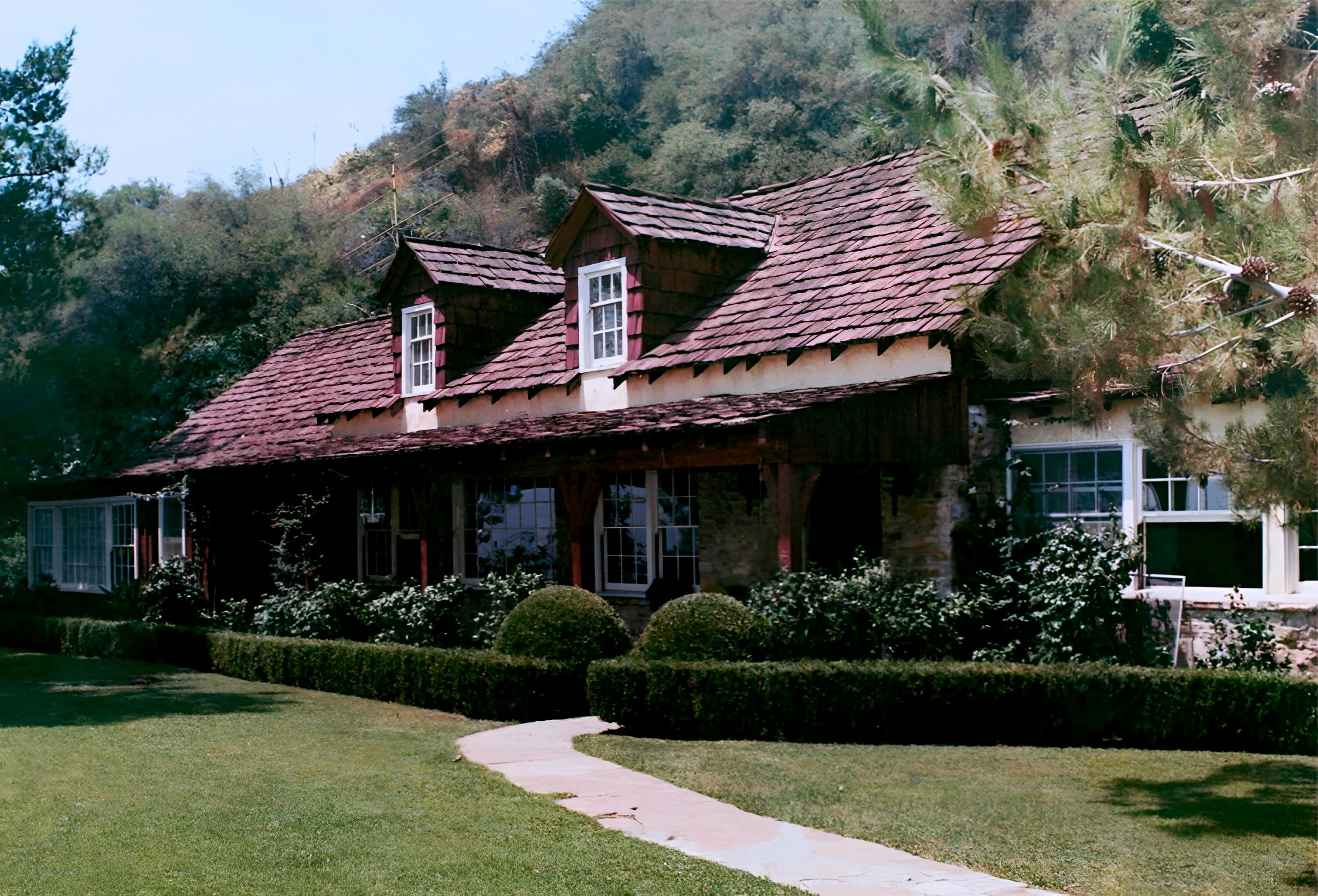 Main house of 10050 Cielo Drive.