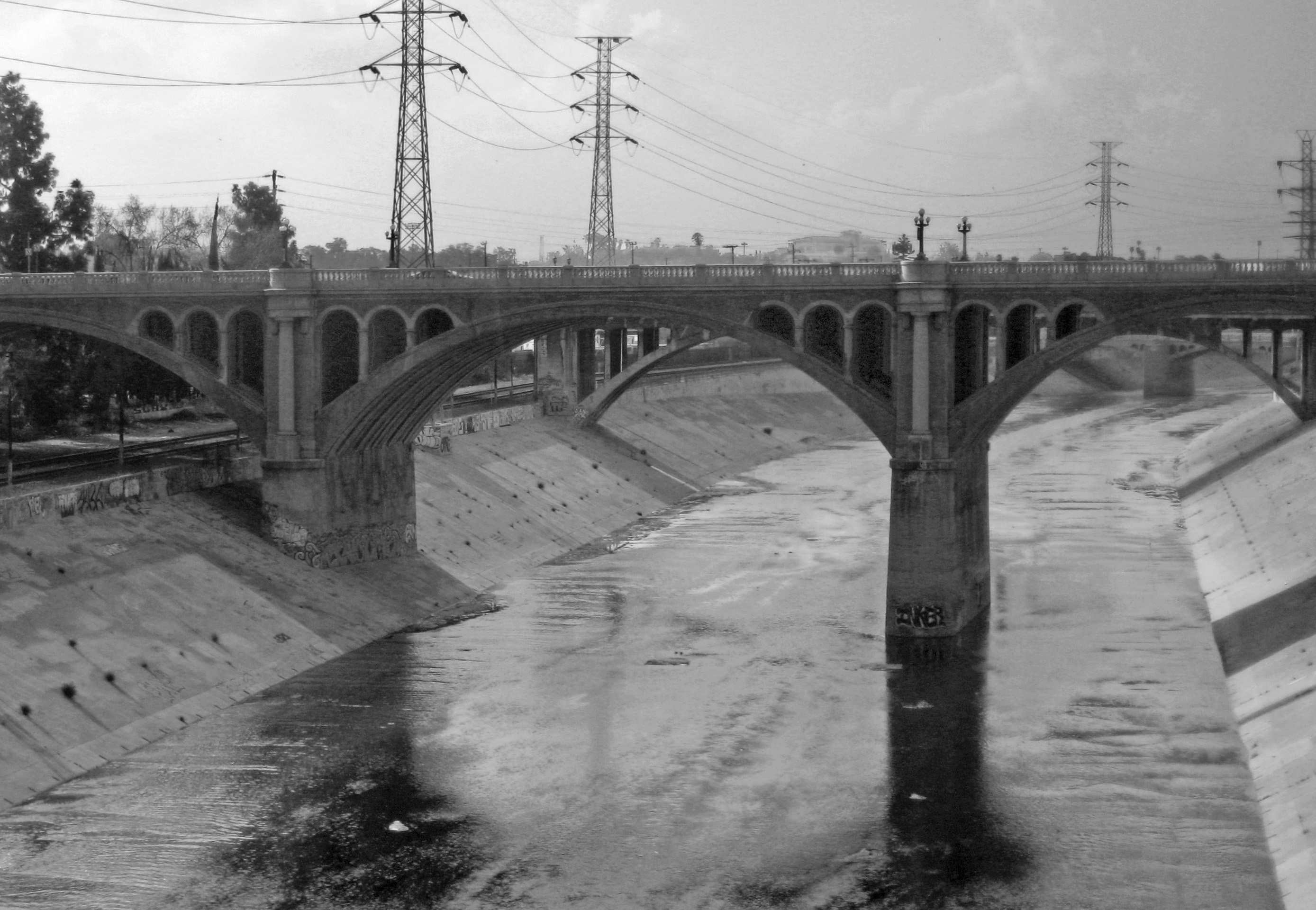 A black and white photo of North Broadway-Buena Vista Viaduct (1909-11) over the Los Angeles River near Lincoln Heights.