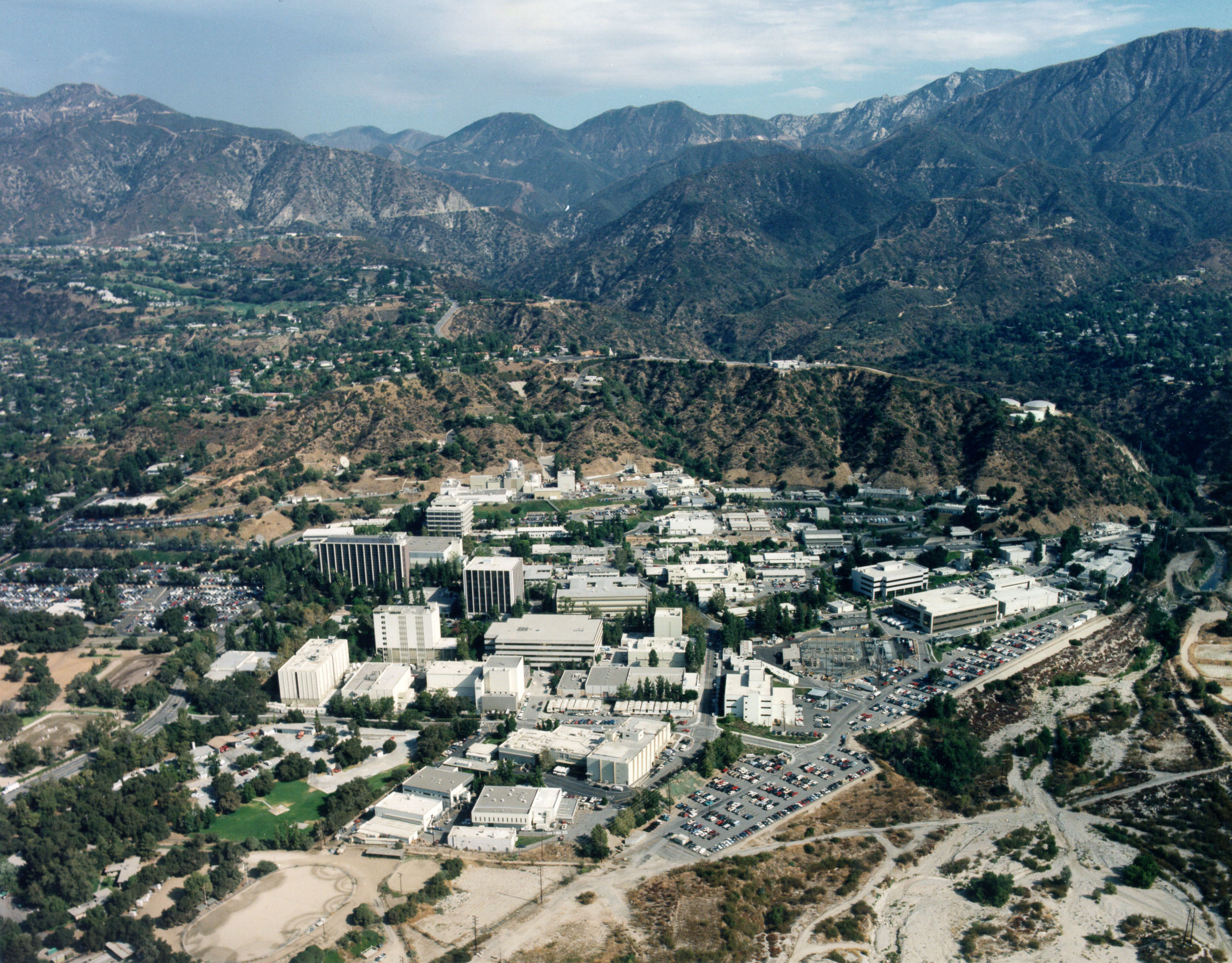 The Jet Propulsion Laboratory in the upper Arroyo Seco and San Gabriel Mountains foothills, of Pasadena and Altadena, Southern California.