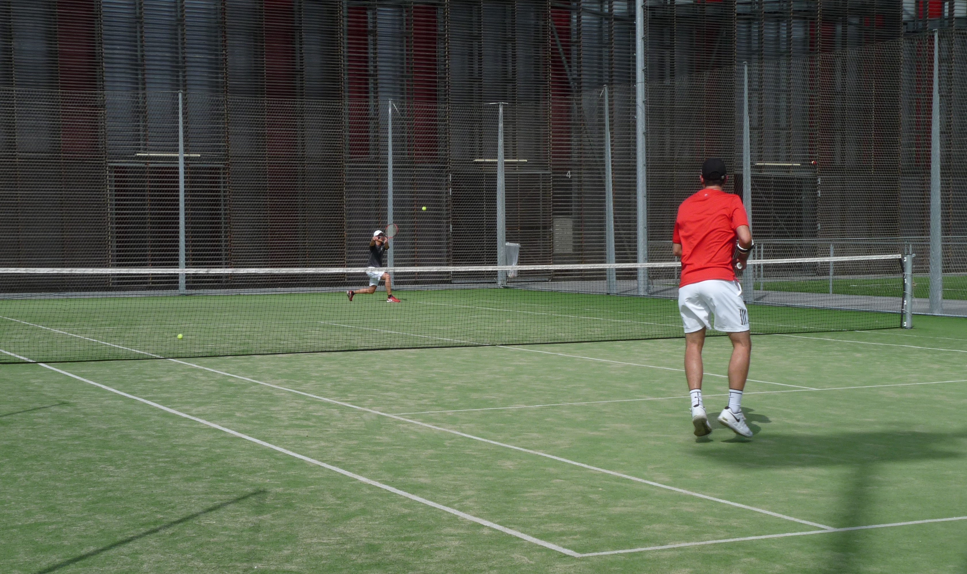 Compétition de tennis pendant les Gaygames Paris 2018 au stade Jules-Ladoumègue.