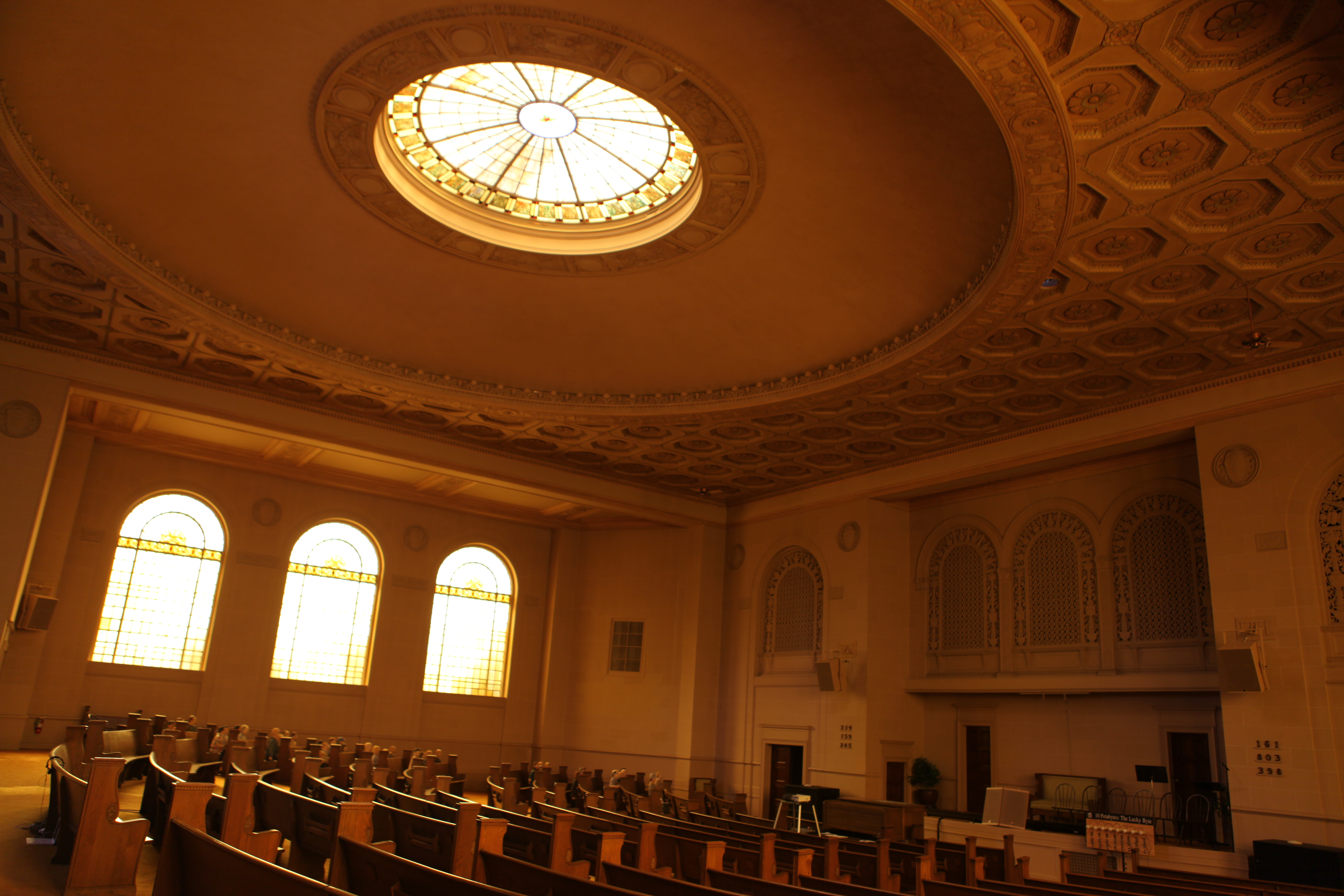 IMG_4998 The main hall at Internet Archive (2013)