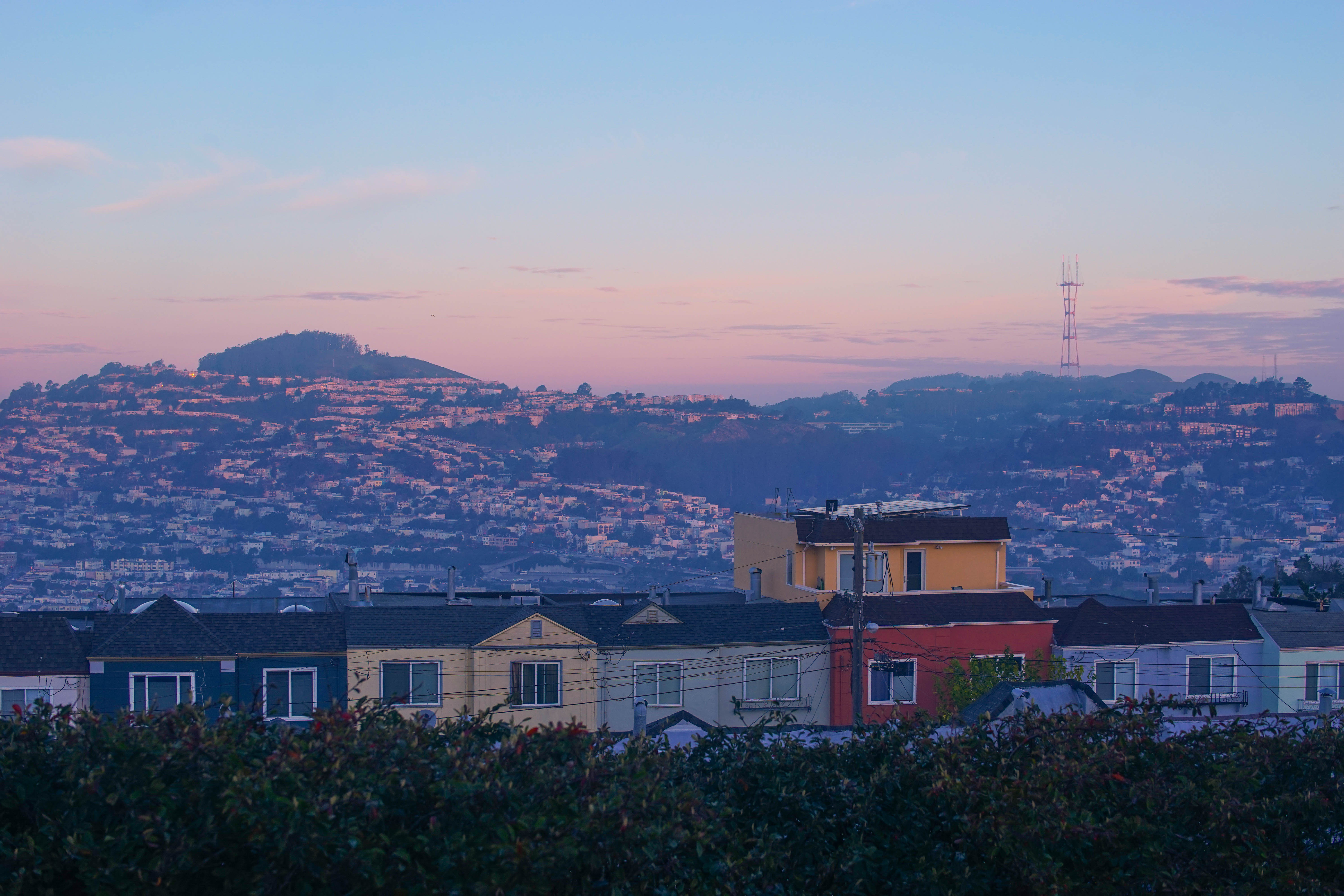 The sun rises over San Francisco. Taken from the water tower in John McLaren park, 2015/01/28