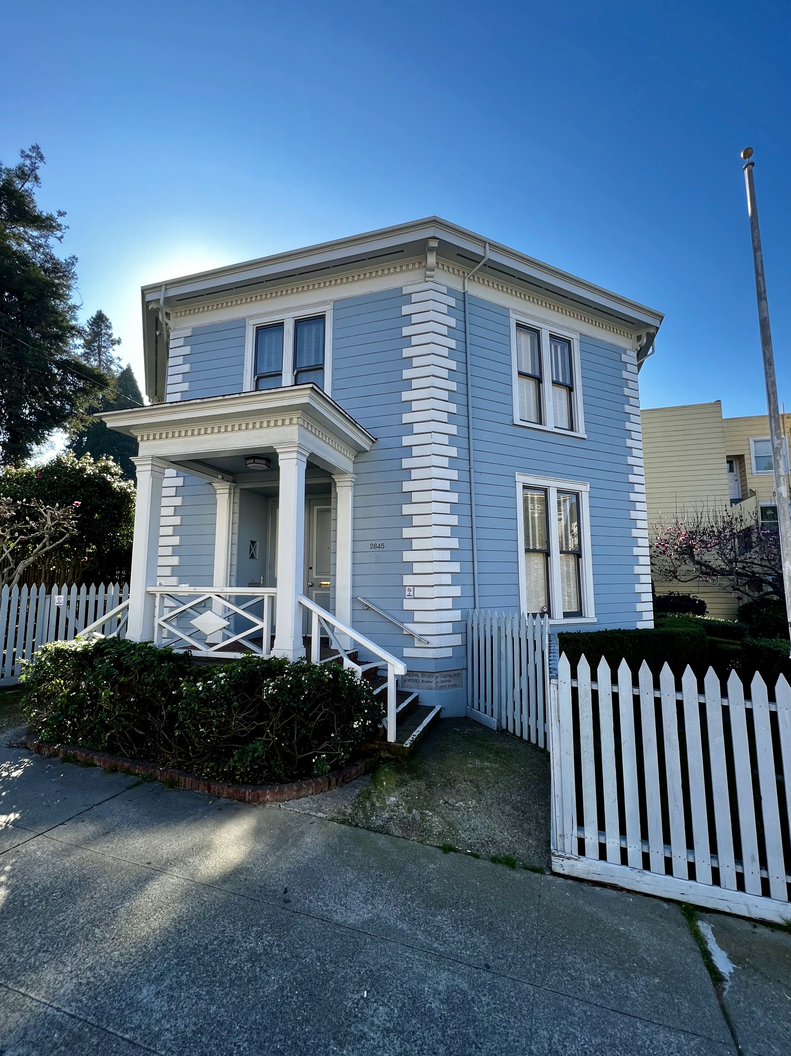 photograph of McElroy Octagon House taken February 2022
