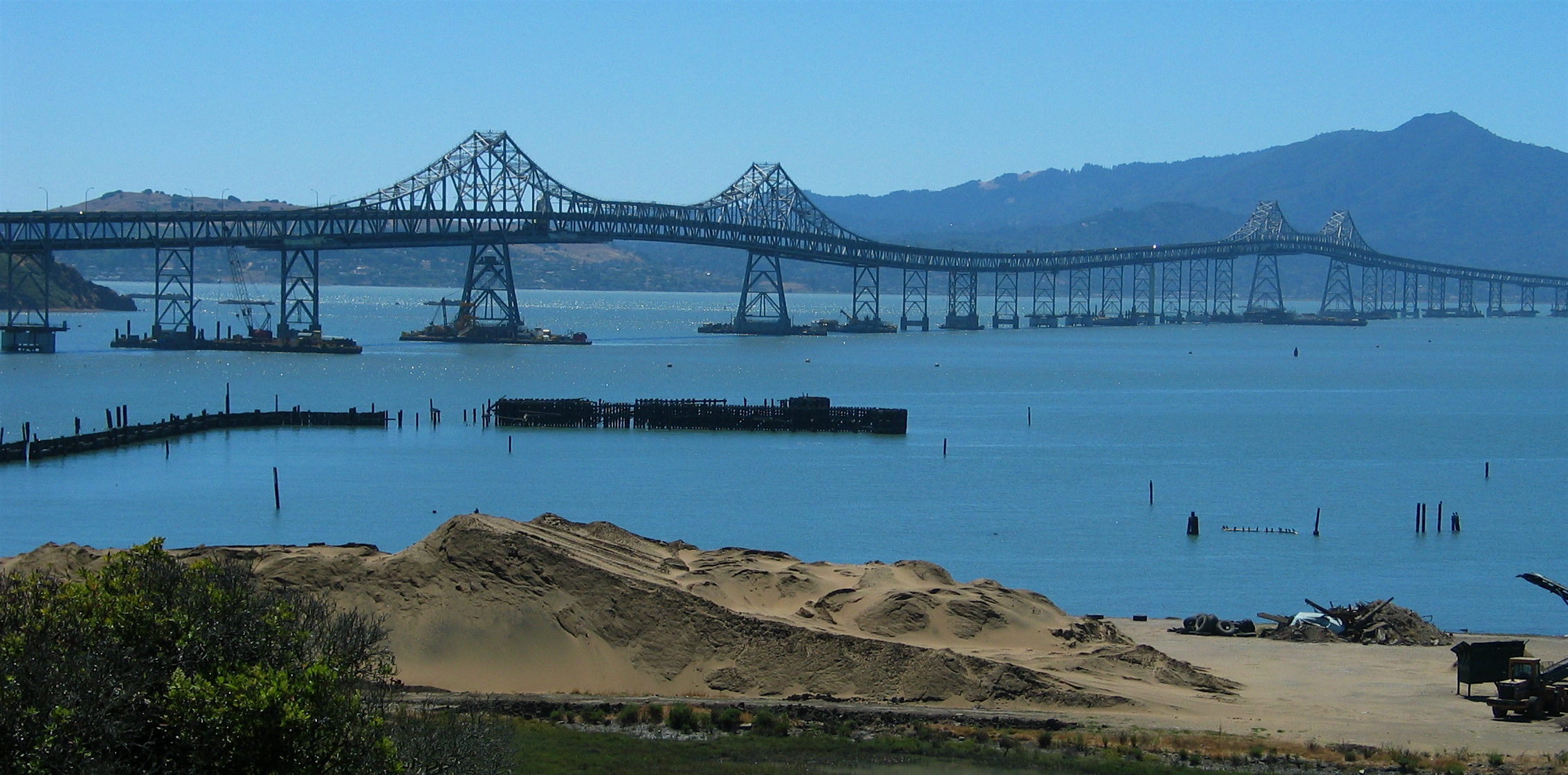 Panaramic view of the w:Richmond-San rafael Bridge.