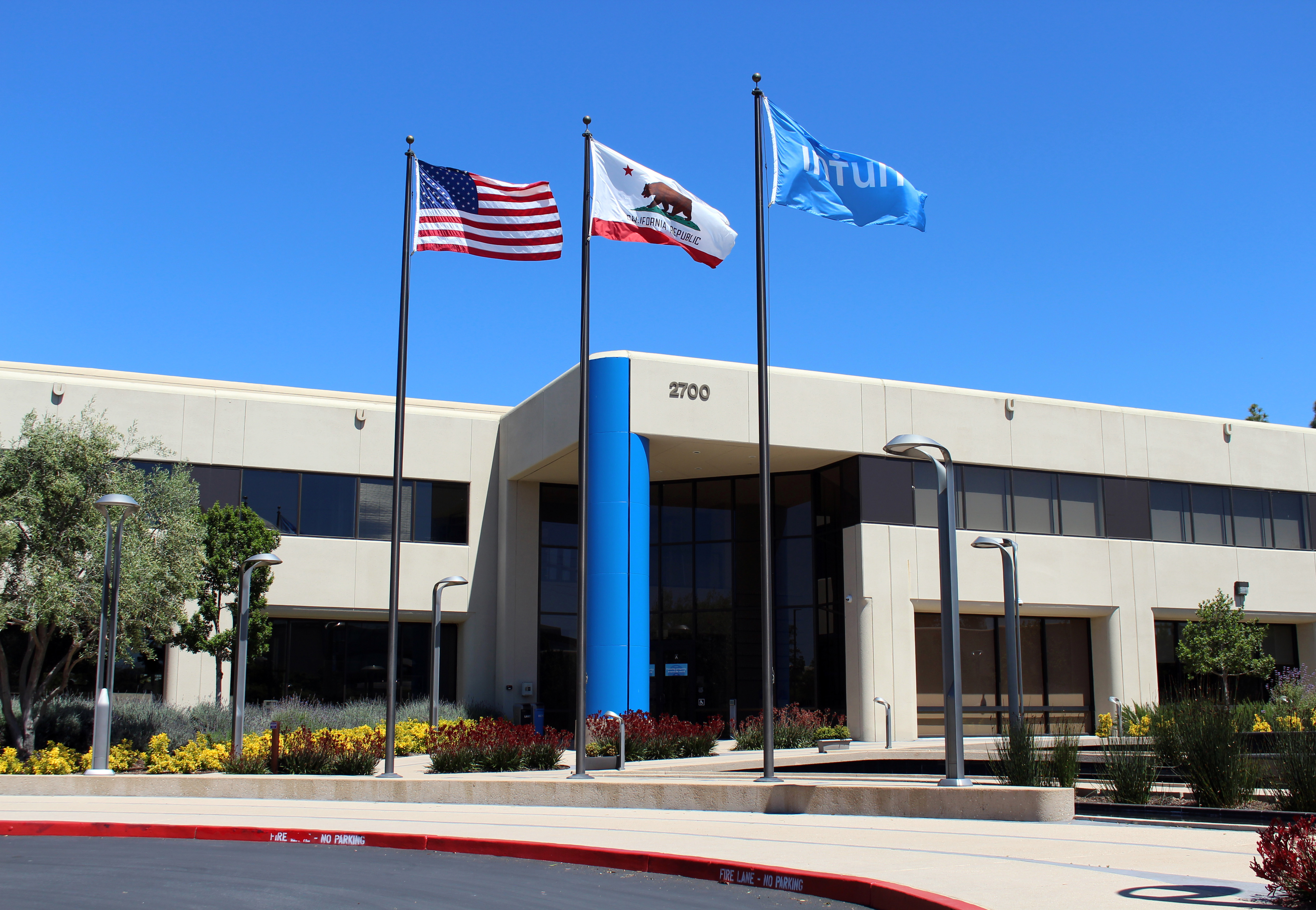 Intuit headquarters at 2700 Coast Avenue in Mountain View, California. Photographed by user Coolcaesar on April 29, 2017.