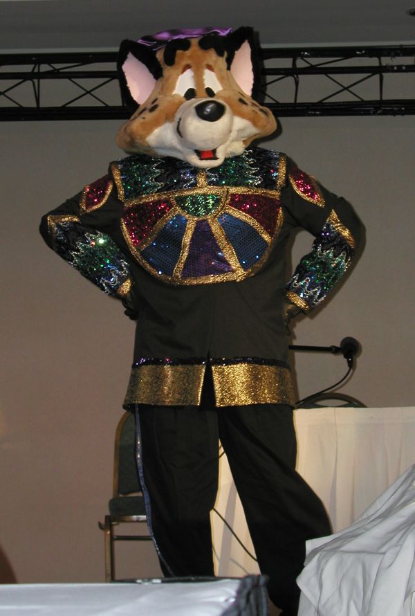 Photo of the host at the Iron Artist competition at Further Confusion 2002.