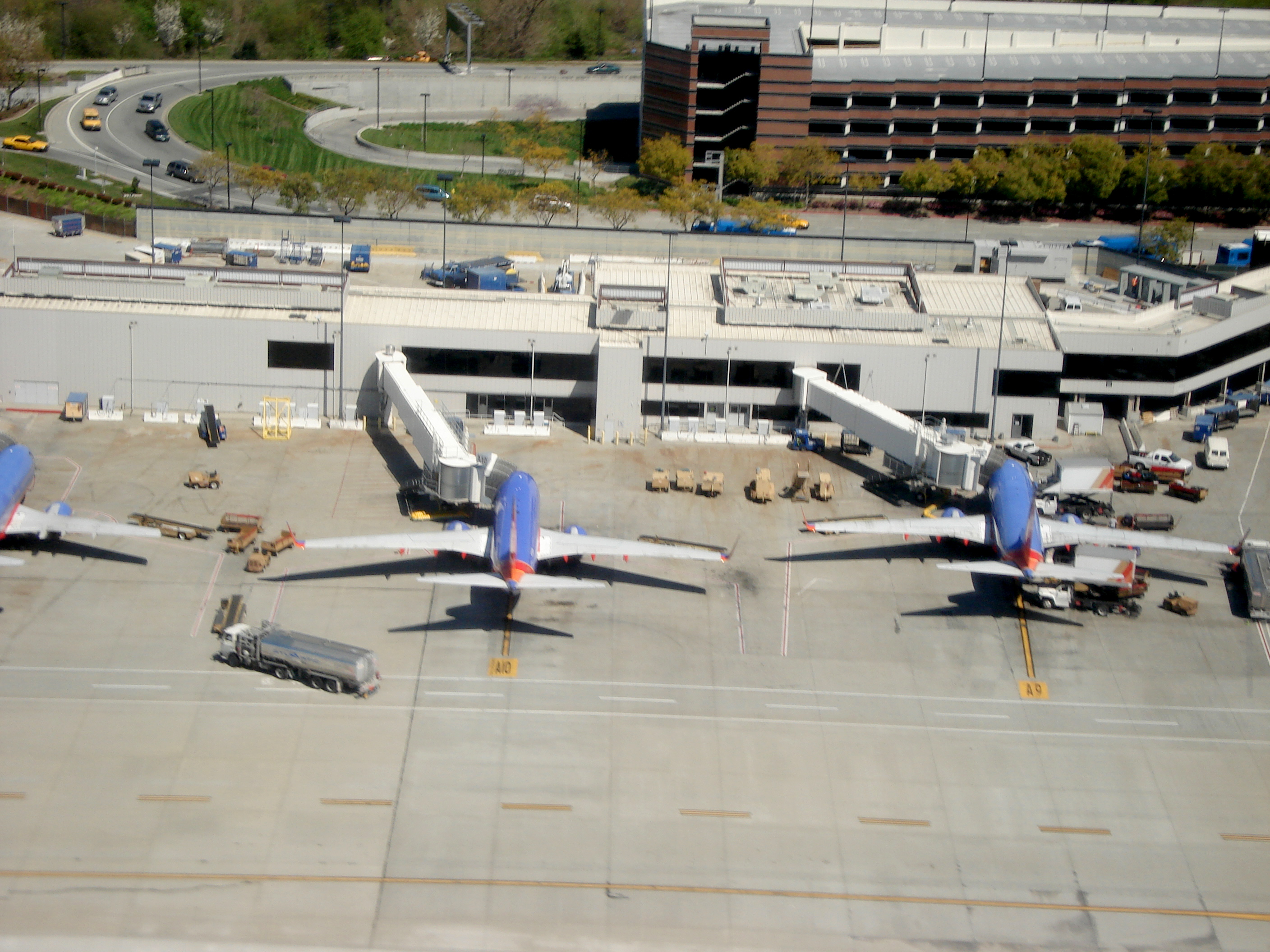 Southwest Airlines aircraft at San Jose International Airport Terminal A in 2009. Airport Way and parking structure can be seen in the background.