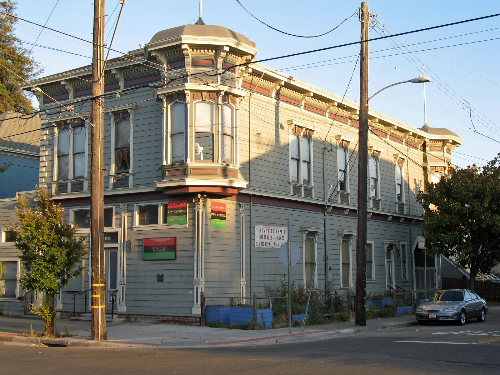 w:National Register of Historic Places listings in Alameda County, California.

Liberty Hall, 1483-1485 8th St, Oakland, CA. Oakland headquarters of the w:Universal Negro Improvement Association. Photographed June 27, 2009 from the northwest corner of 8th and Chester Sts.  
Camera location37° 48′ 24.14″ N, 122° 17′ 44.5″ W View this and other nearby images on: OpenStreetMap 37.806706; -122.295694