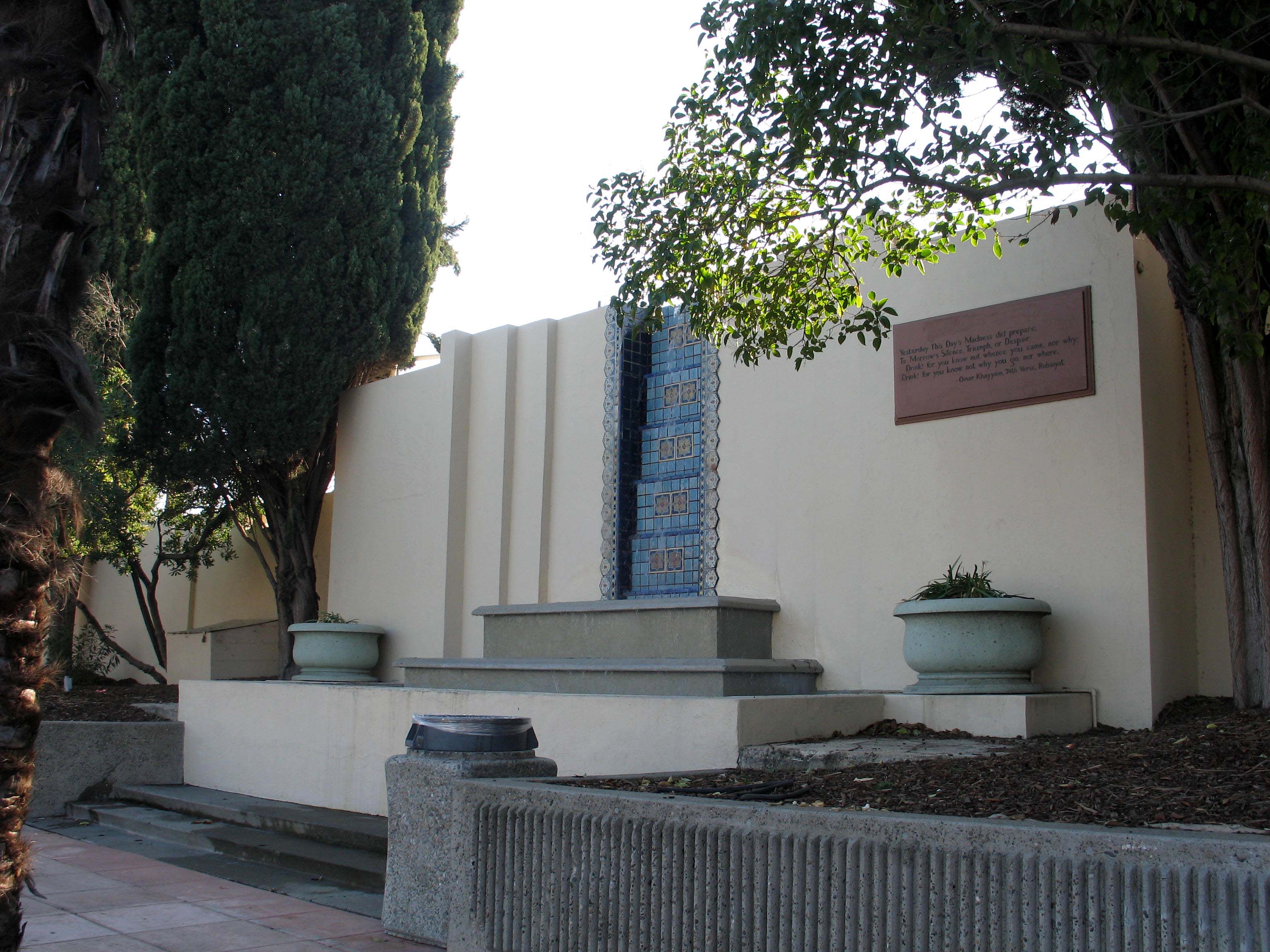 Alhambra Theatre Fountain, Sacramento, California, December 2006.