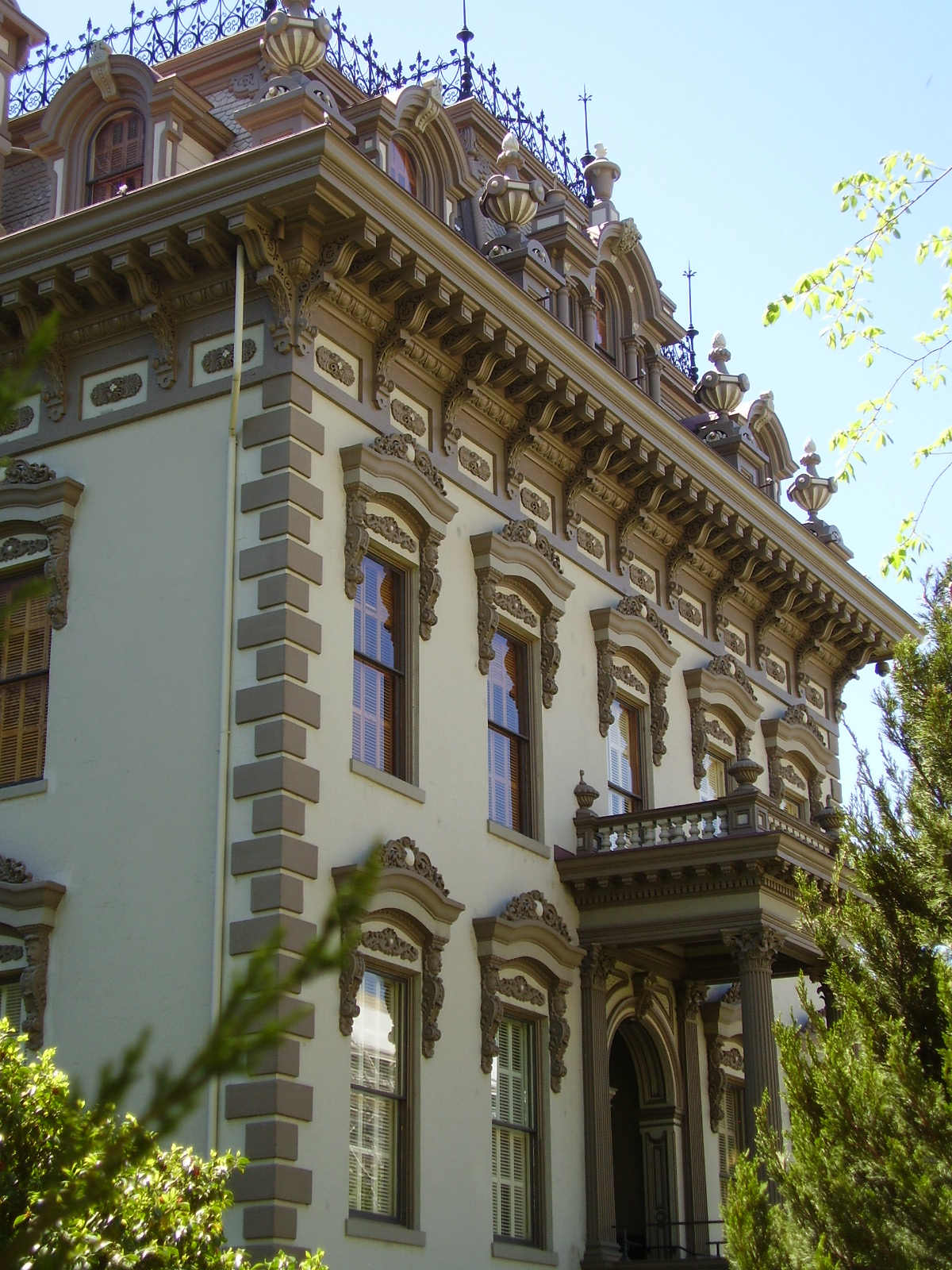 Stanford-Lathrop House