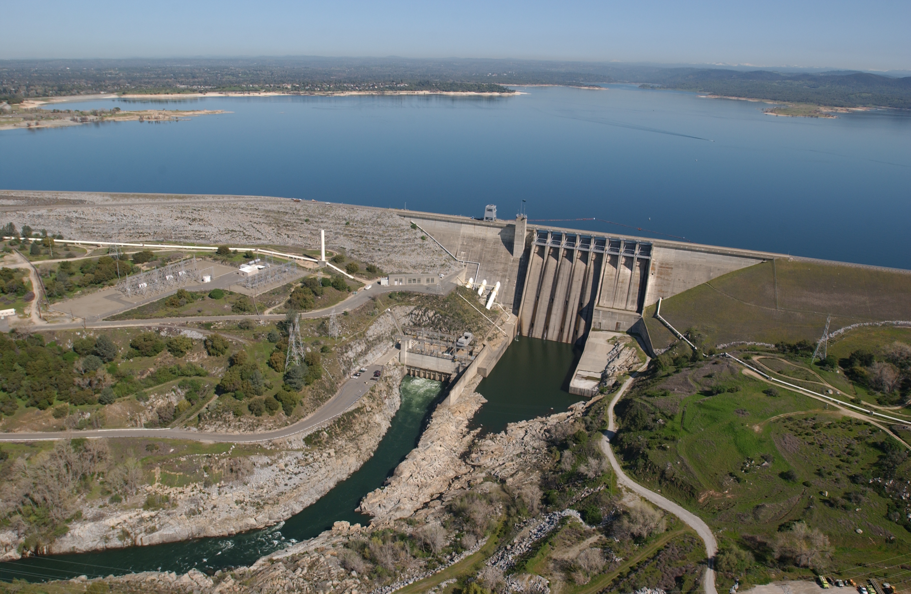 Folsom Dam and Folsom Lake on the American River, above Folsom, California, USA.
