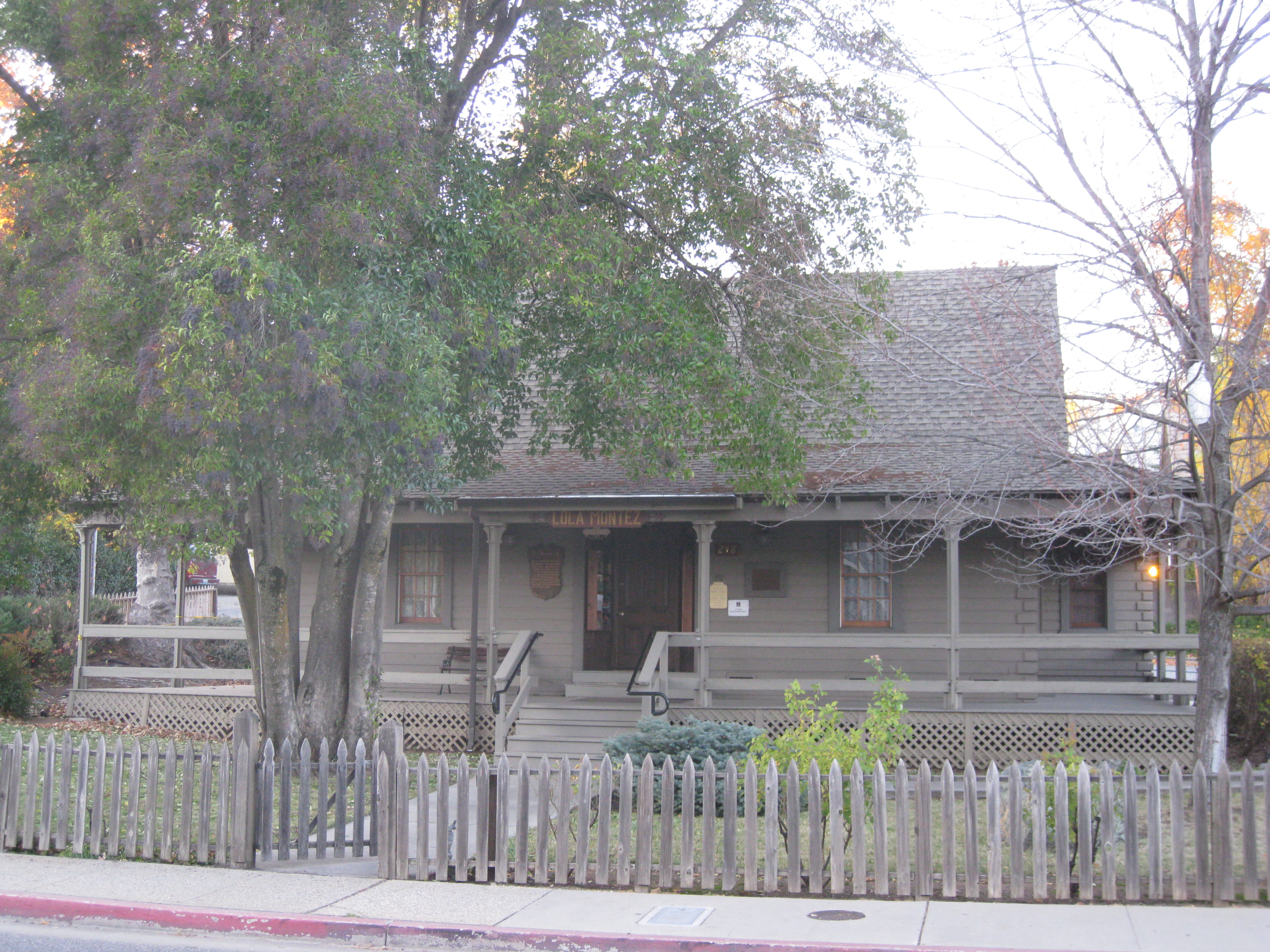 Home of Lola Montez — residence of the 19th century actress Lola Montez (1821-1861), in downtown Grass Valley, California.
Built in 1851, a California Historical Landmark in Nevada County.