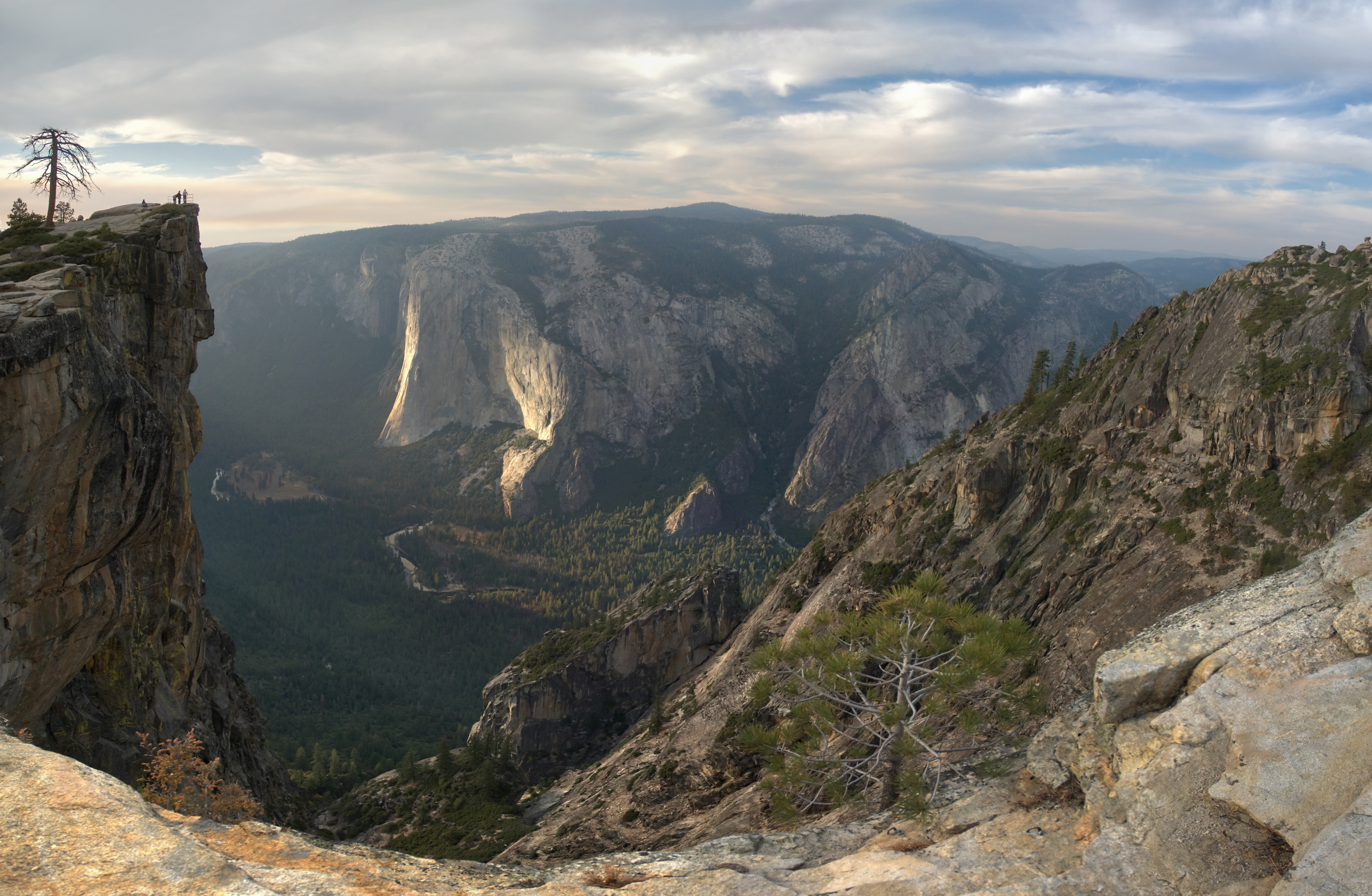 Taft Point above Yosemite Valley, Sierra Nevada, California, United States

8 megapixel Stitched Panorama. 21 shots, stitched with Autopano Pro, processed in Photoshop.