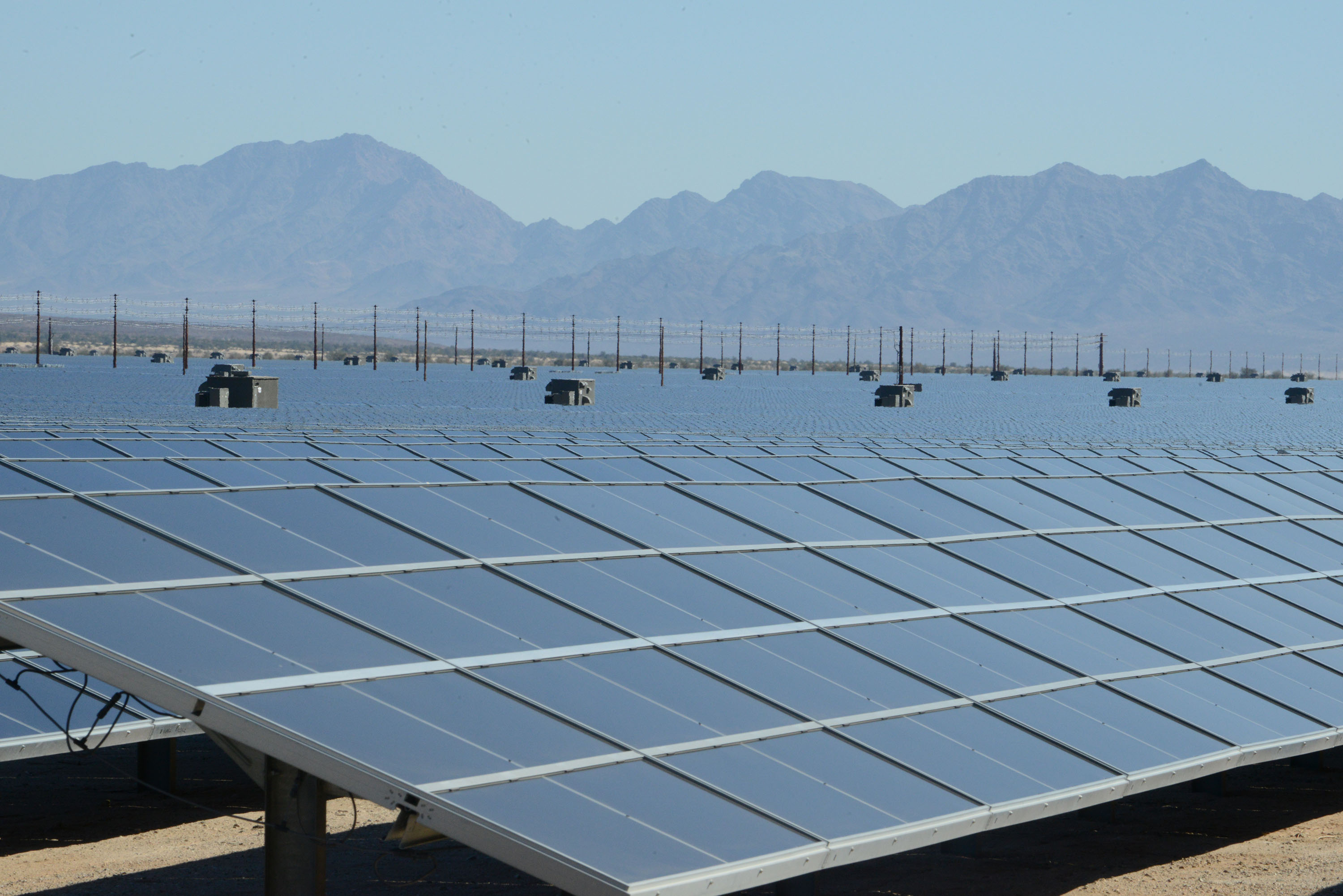 02-09-15 First Solar Desert Sunlight Solar Farm

Desert Sunlight Solar Farm