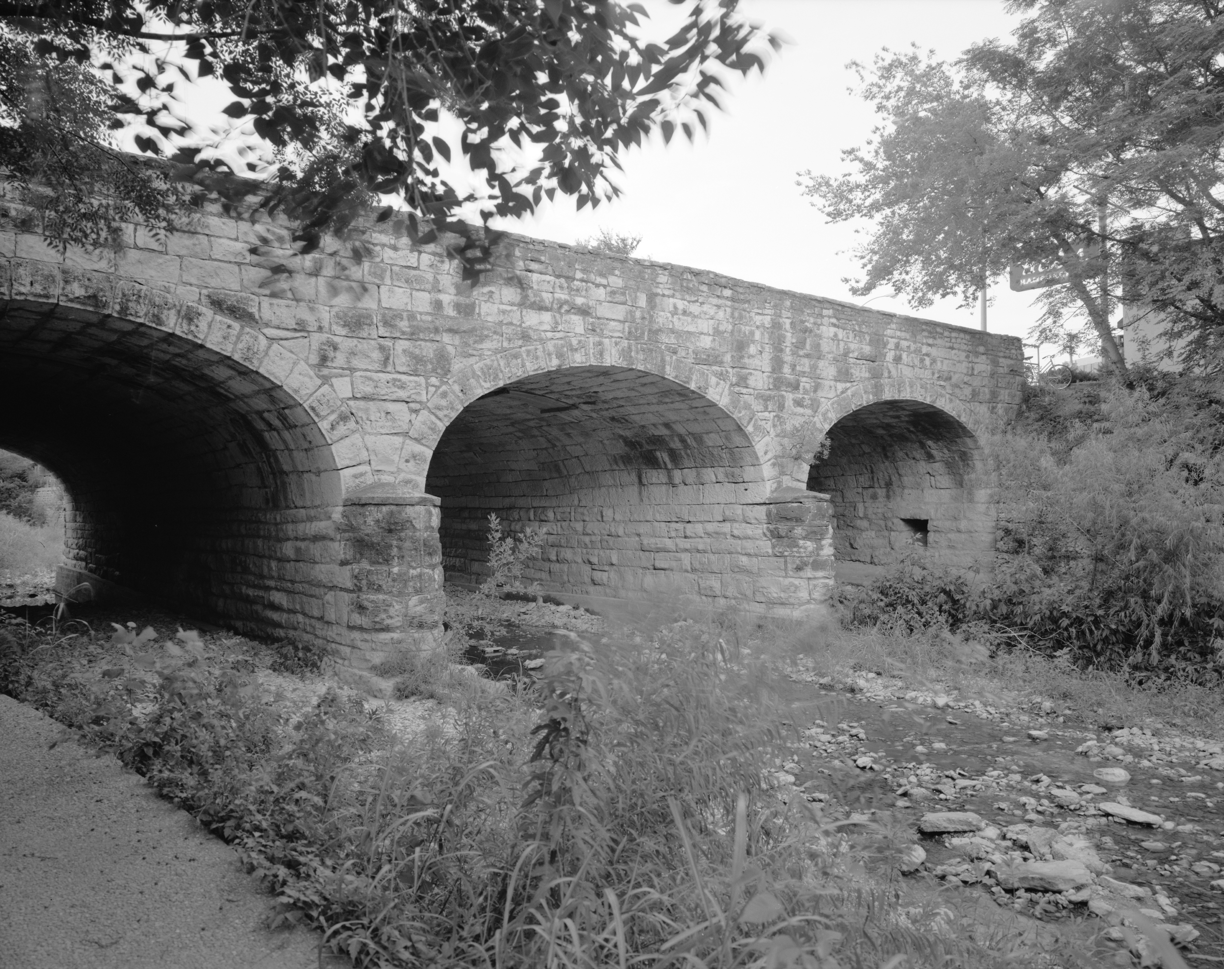 3-4 VIEW FROM SW. - West Sixth Street Bridge, Spanning Shoal Creek at West Sixth Street, Austin, Travis County, TX HAER TX,227-AUST,24-2.jpg
