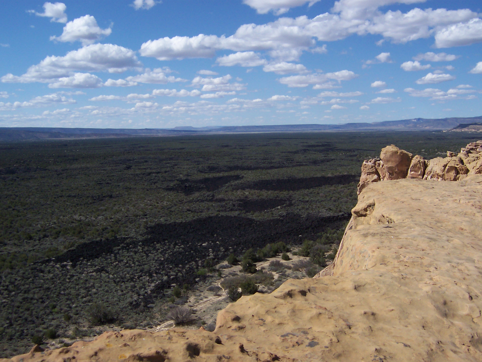 View of El Malpais Lava Fields — in the El Malpais National Conservation Area and El Malpais National Monument, northwestern New Mexico.
Seen from Cebollita Mesa (right foreground), and within the Zuni-Bandera Volcanic Field lava flow formation.
Credits
by Bryce Chackerian; May 2005.
en:Category:Images of New Mexico