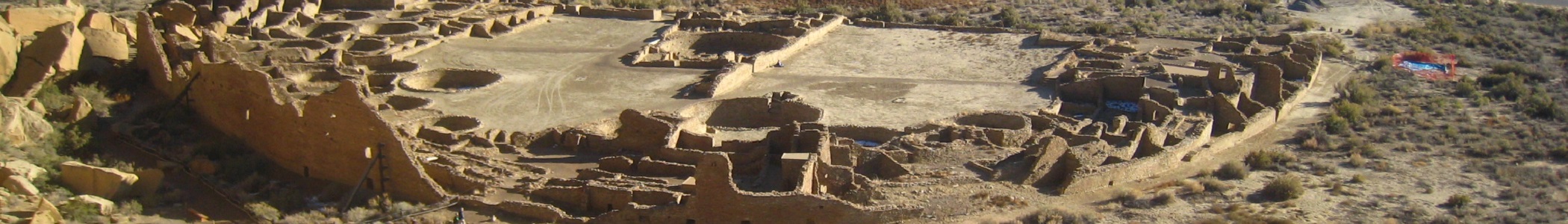 Pueblo Bonito, Chaco Canyon, New Mexico (cropped and resized for use as a Wikivoyage banner)