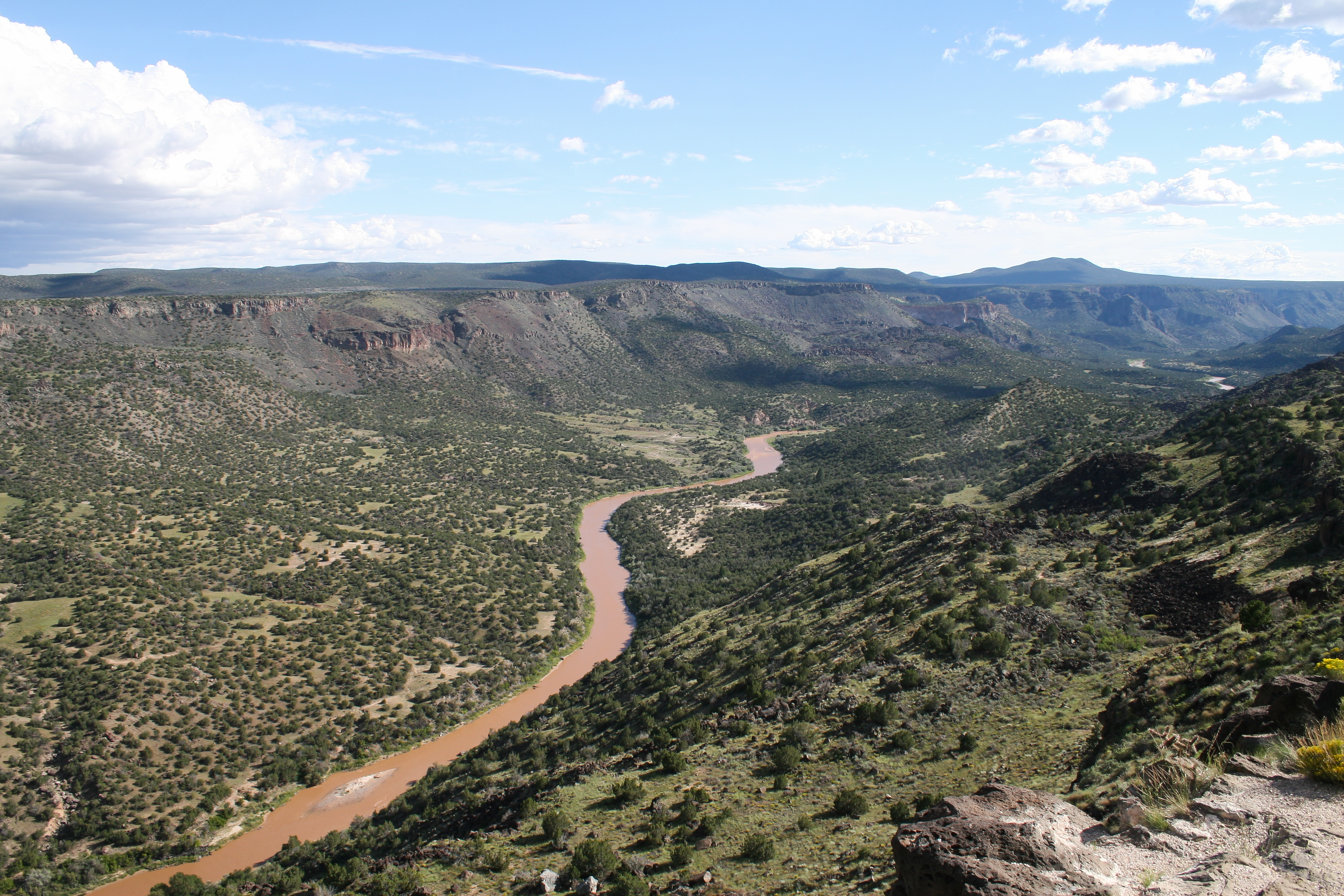 White Rock, New Mexico


View of the Rio Grande from the Overlook Park at White Rock.
