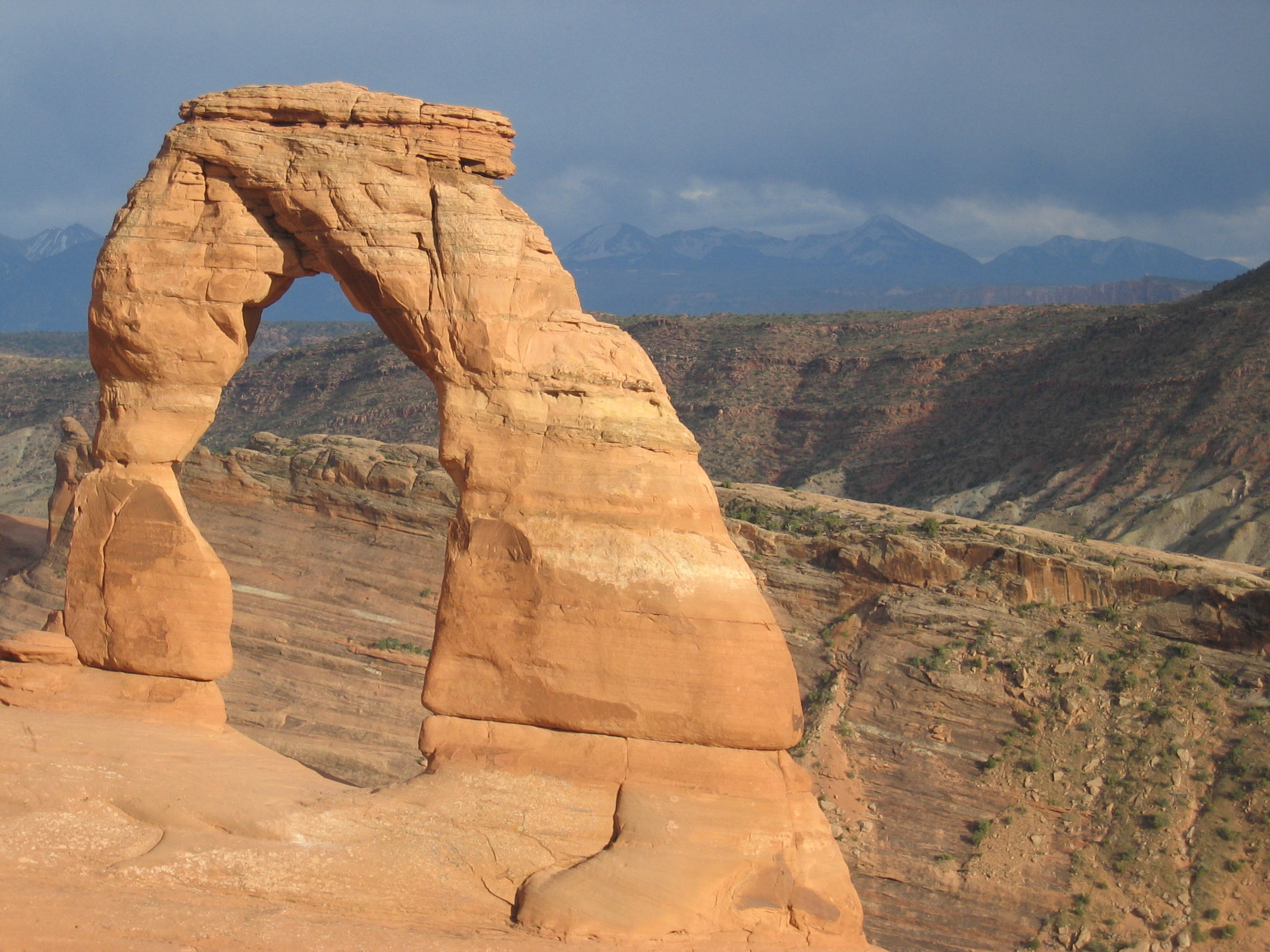 Photo of Delicate Arch in Arches National Park, Utah, USA.