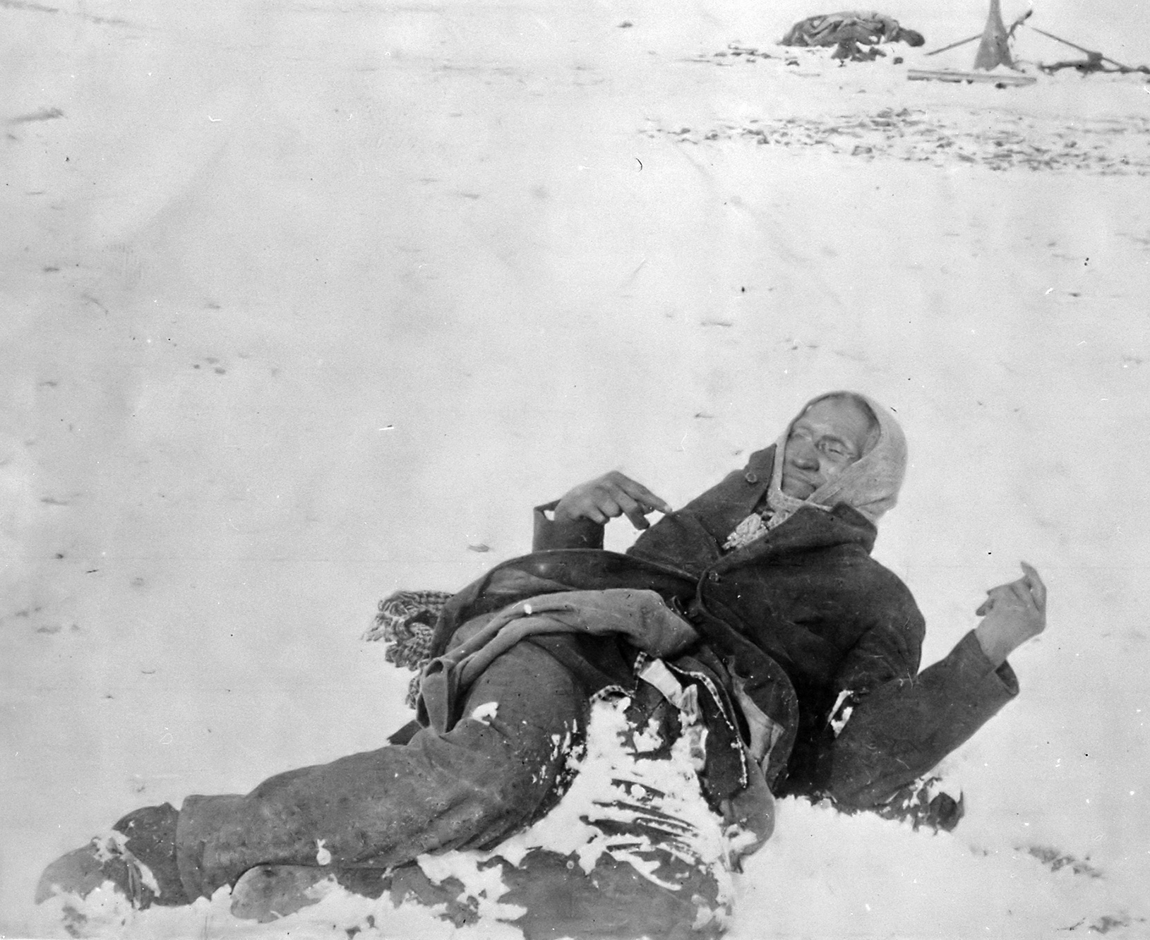 Miniconjou chief Spotted Elk (aka. Bigfoot) lies dead in the snow after massacre at Wounded Knee. Dead Bigfoot Lakotas leader Spotted Elk, (called by soldiers Bigfoot), after the massacre of Wounded Knee (photo of January 1, 1891). Carl Smith described him as January 7, 1891 in the "Chicago Inter-Ocean ': Big Foot lay as if in dignified seclusion ... Clad in civilian clothes decent, his head wrapped in a shawl. He wore a woolen underwear and pointed to the overall look of someone fairly well cared. He had several gunshot wounds, and if he could realize what hurt him, the signs have quite disappeared. Itinerant photographer propped the old man, and when he lay helpless, his portrait done ... But he spared the usual treatment for a nice appearance.