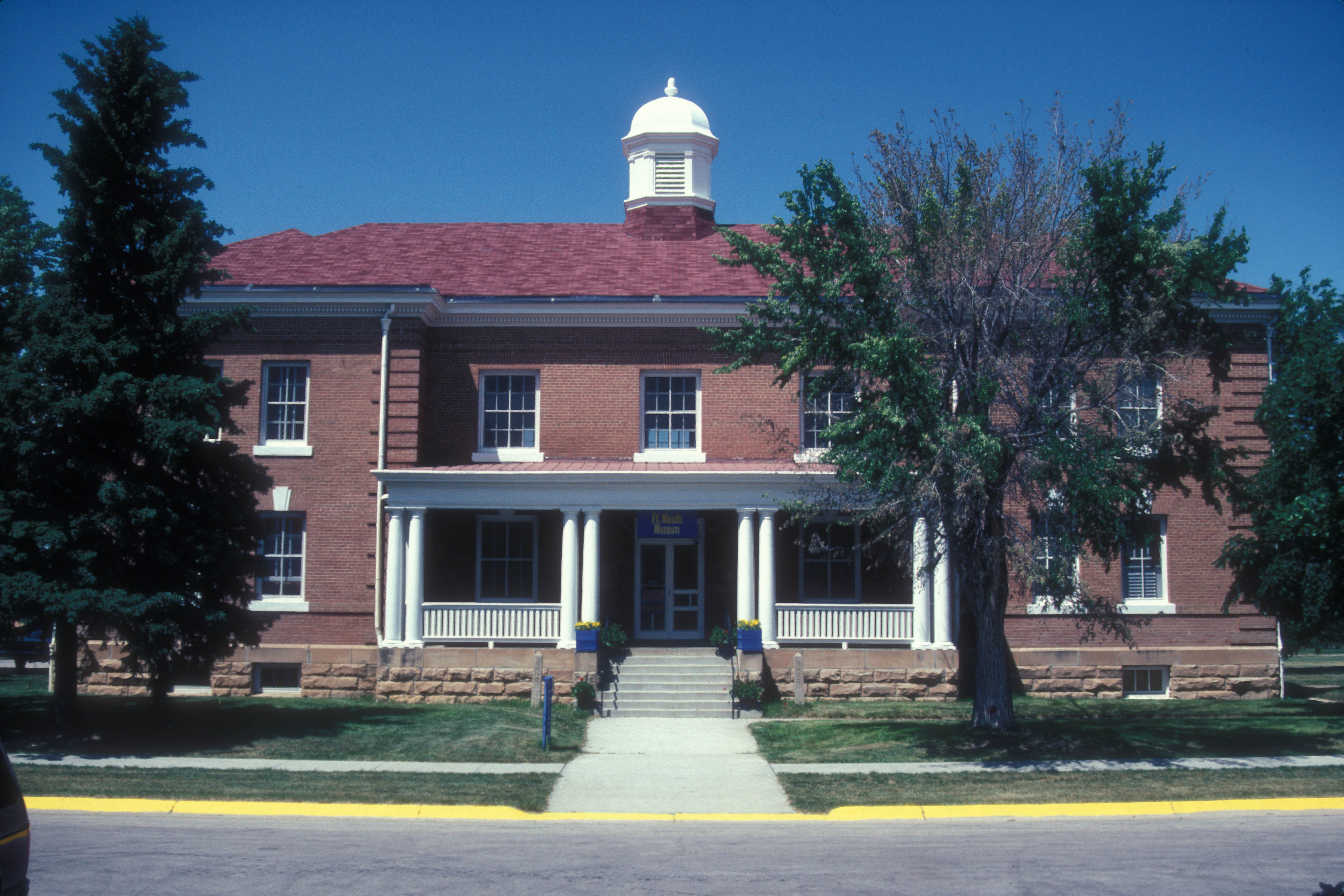 MUSEUM BUILT 1905 AND FORMERLY THE COMMANDING OFFICER’S HOUSE.  THE STAR SPANGLED BANNER WAS ORDERED PLAYED HERE AT RETREAT LONG BEFORE IT BECAME THE NATIONAL ANTHEM IN 1932