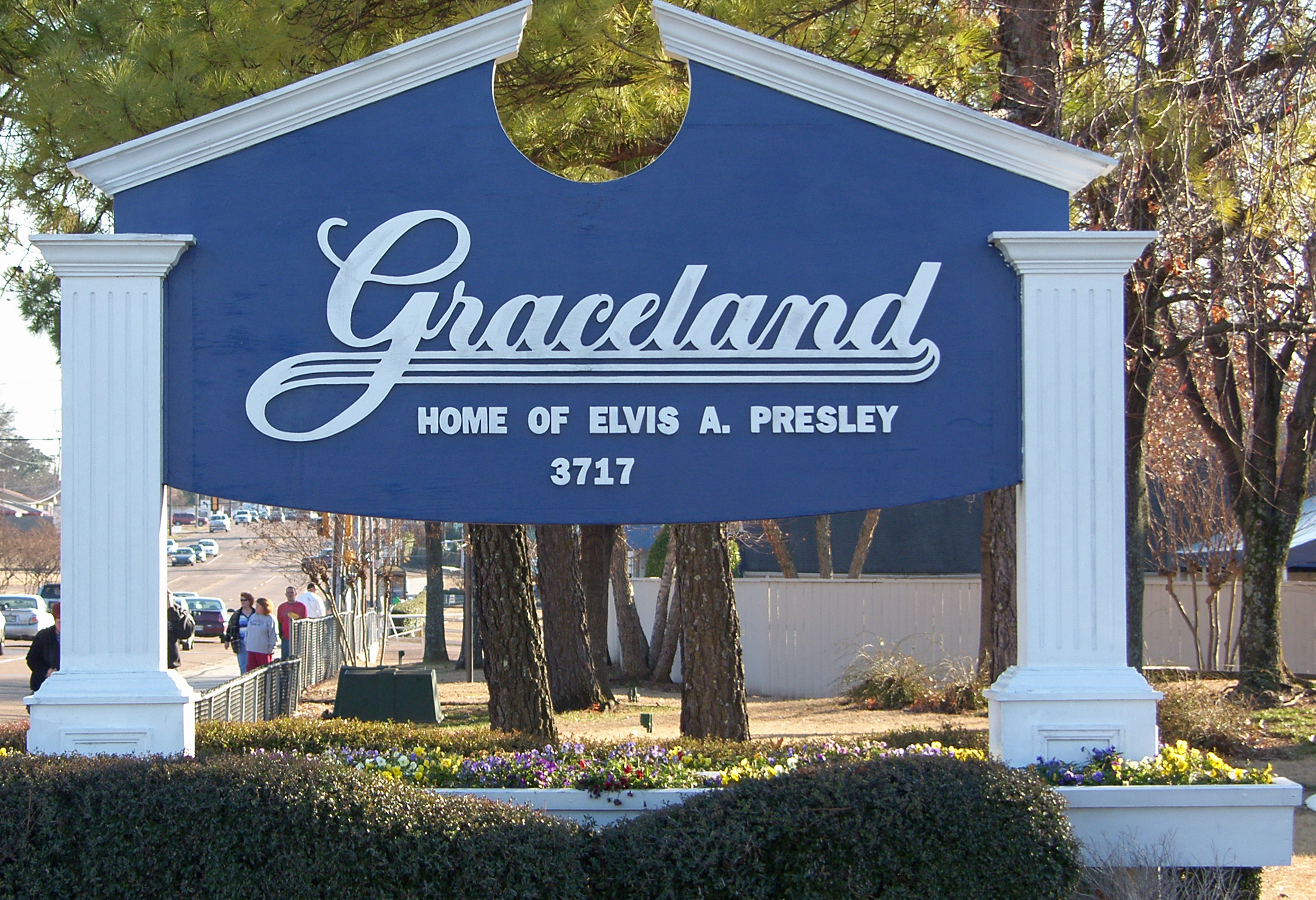 Sign near Graceland
