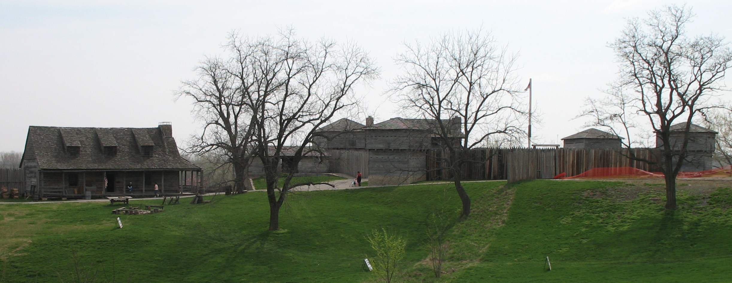 en:Fort Osage in March 2007 from west. The "factory" trading post is on the left. Photo by poster.