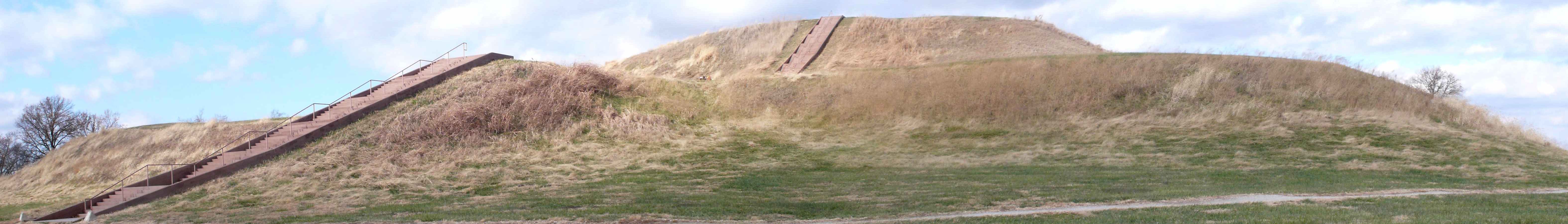 Wikivoyage banner for Cahokia Mounds State Historic Site. Cropped from this PD-licensed picture: File:Monk's_mound_panorama.jpg