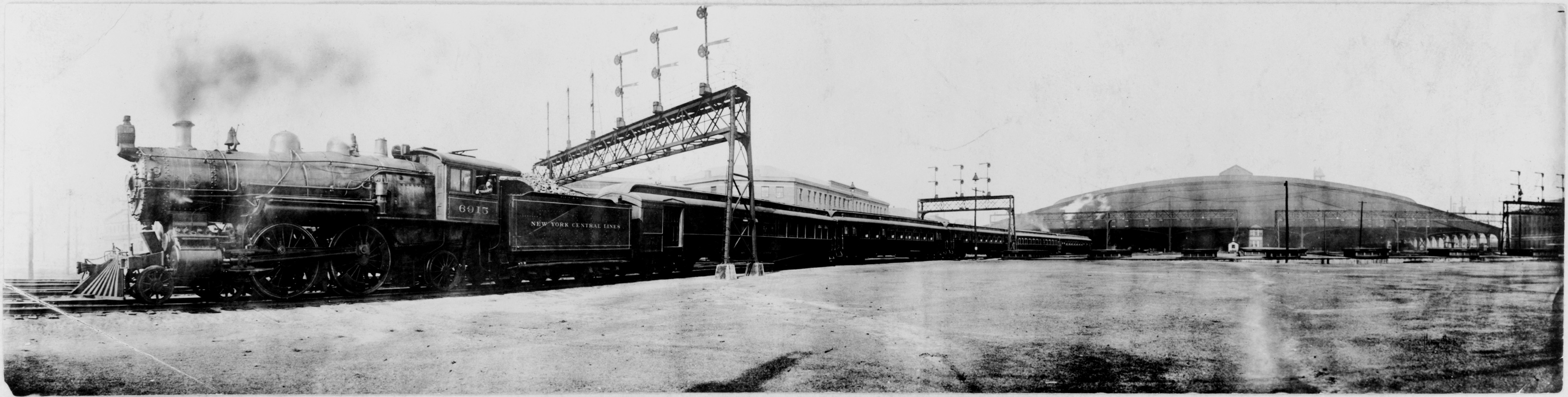 The Knickerbocker Special was a train operated by Cornelius Vanderbilt's New York Central and Hudson River Railroad Company and is also the name of a cocktail. That is all I managed to find out about it.
Taken from the U.S. Library of Congress.

[PD] This picture is in the public domain.