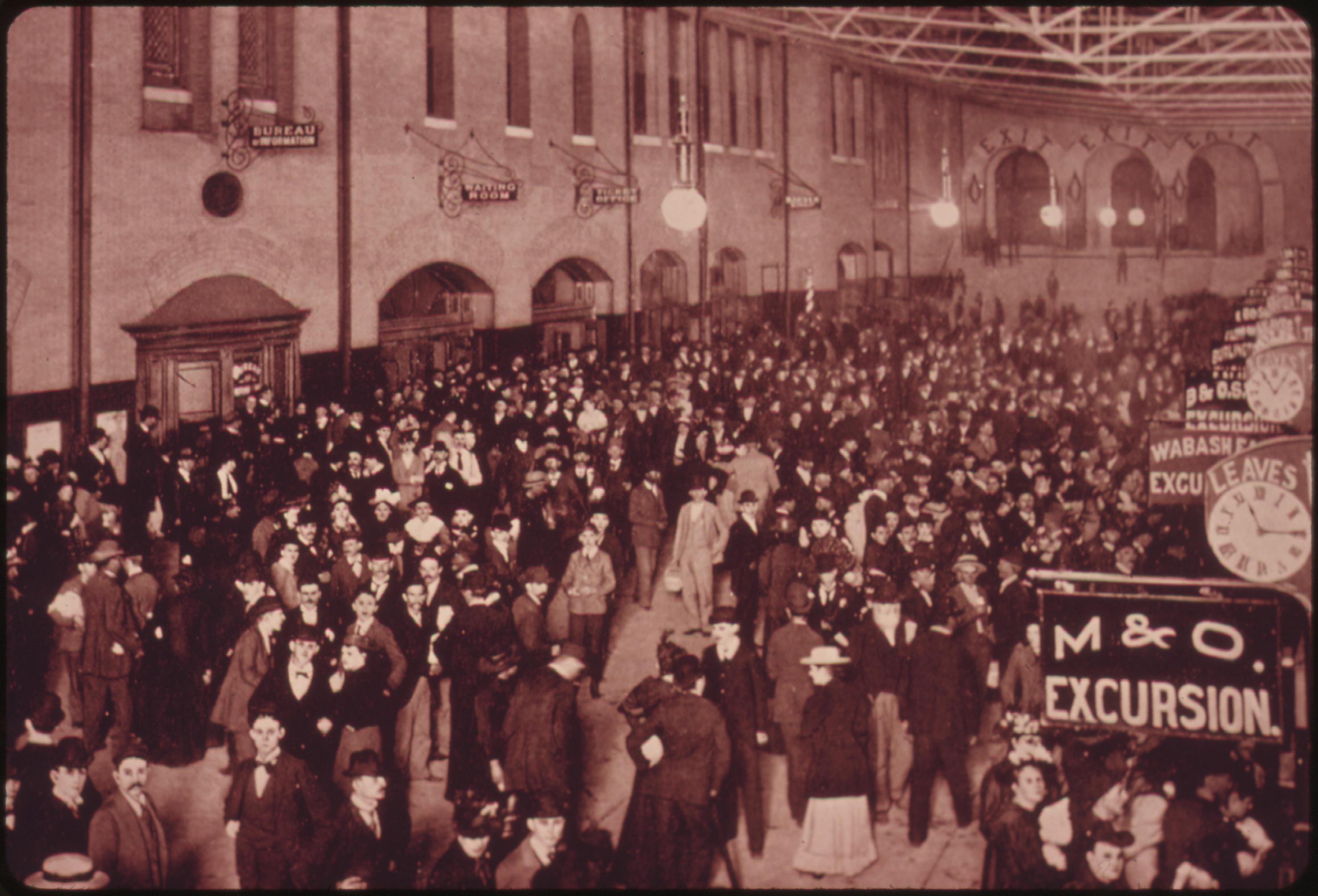 PASSENGERS JAM THE INTERIOR OF THE ST. LOUIS, MISSOURI, UNION STATION IN A COPYRIGHTED PICTURE TAKEN BY B.A. ATWATER... - NARA - 556056.jpg
